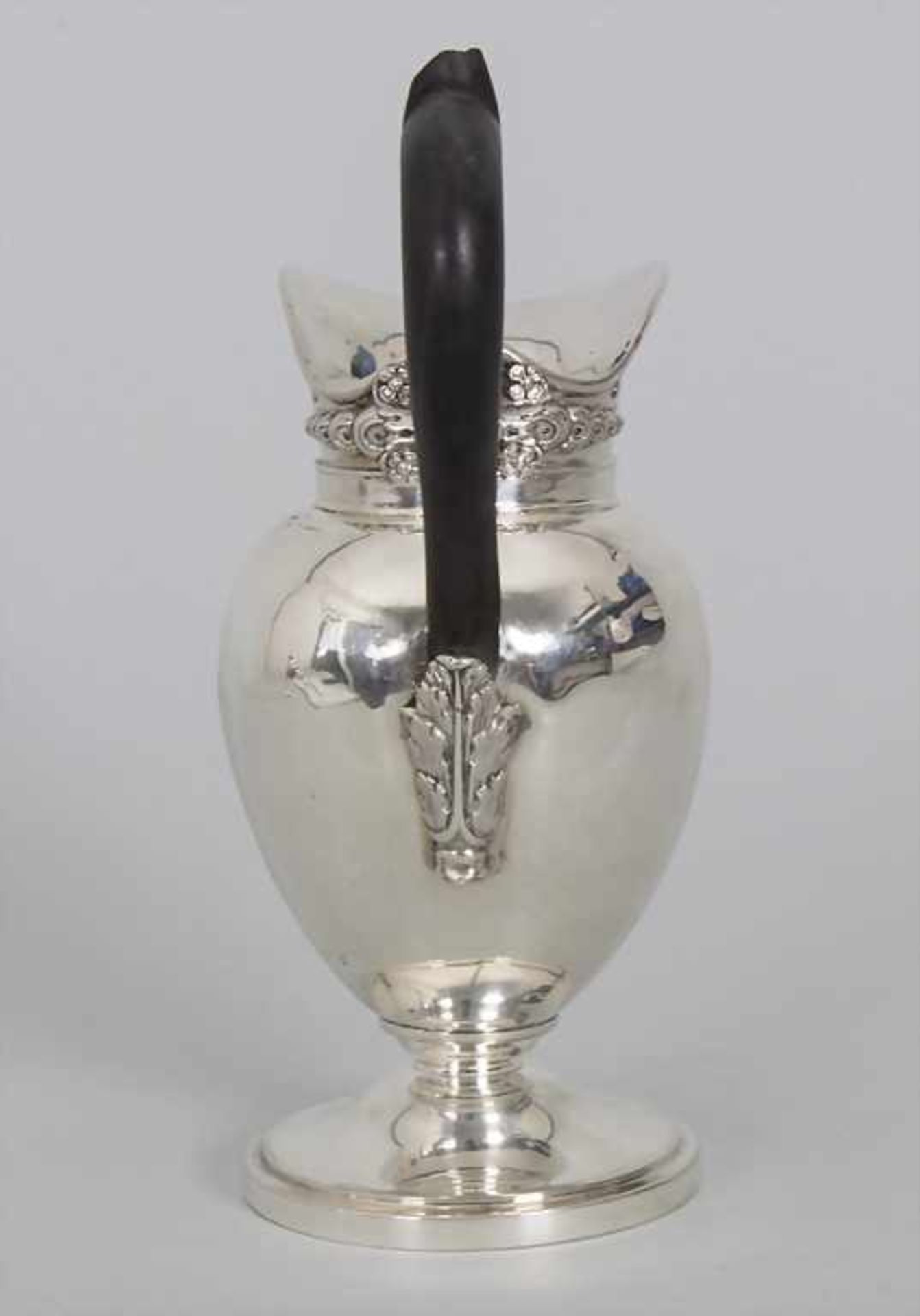 Empire Silber Weinkrug mit Adelswappen / A silver wine jug with coat of arms / Un pichet à vin en - Bild 9 aus 14