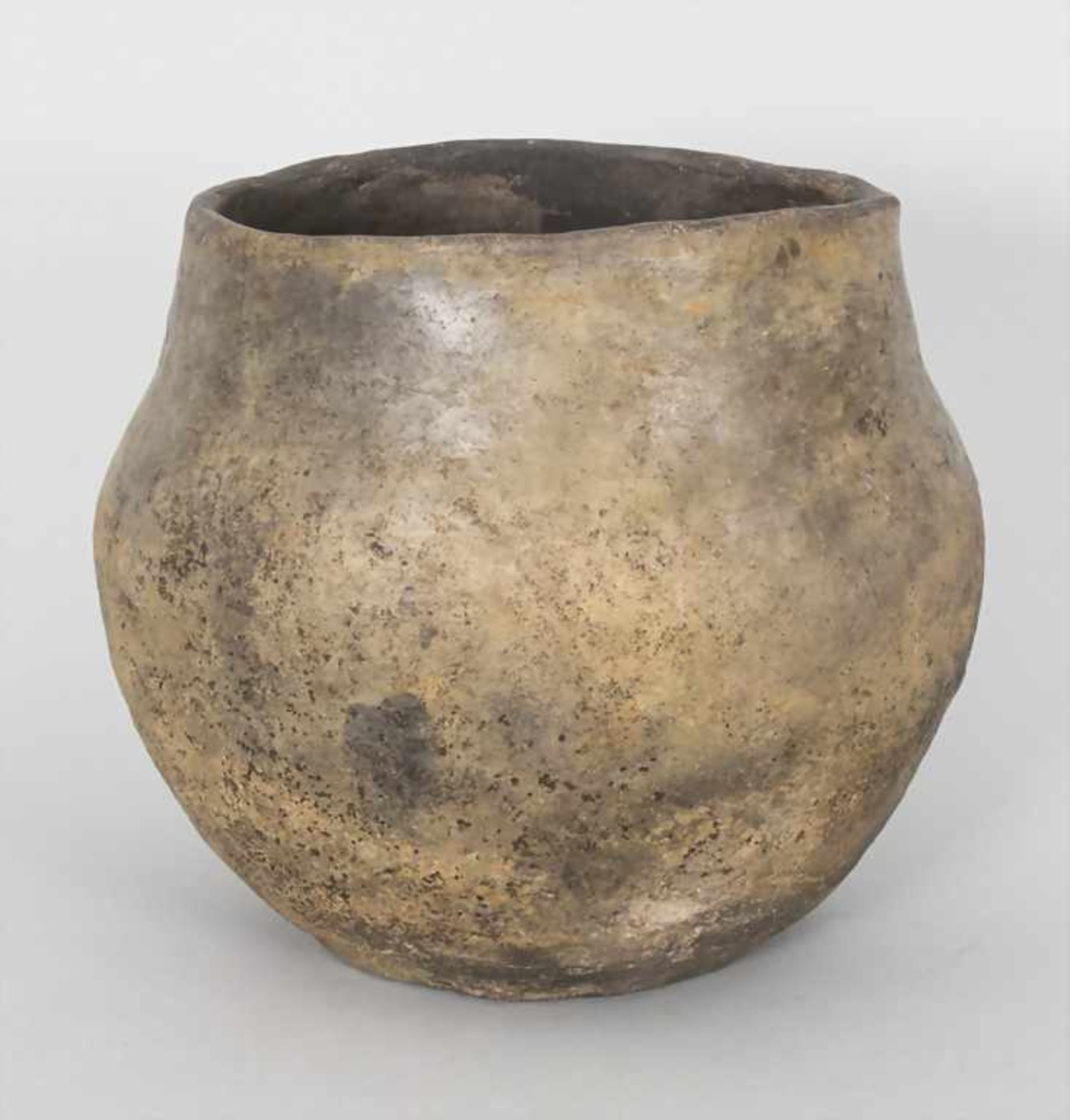 Bronzezeitliches Keramik-Gefäß / A Bronze Age ceramic vessel, Lausitzer Kultur, 9. - 6. Jh. v. Chr.