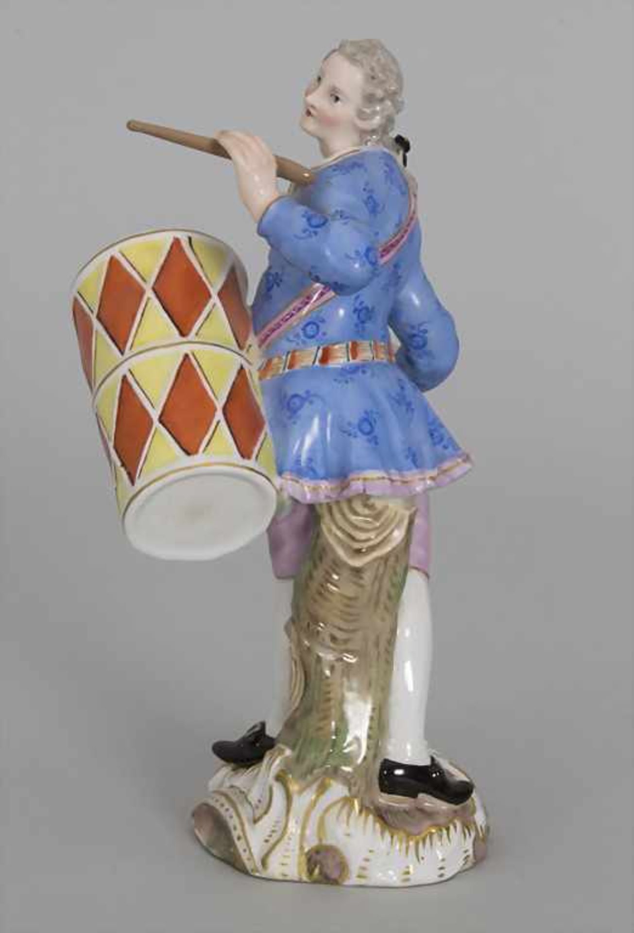 Seltene Figur eines Trommlers / A drummer, wohl Johann Joachim Kaendler, Meissen, 19. Jh. - Bild 3 aus 5