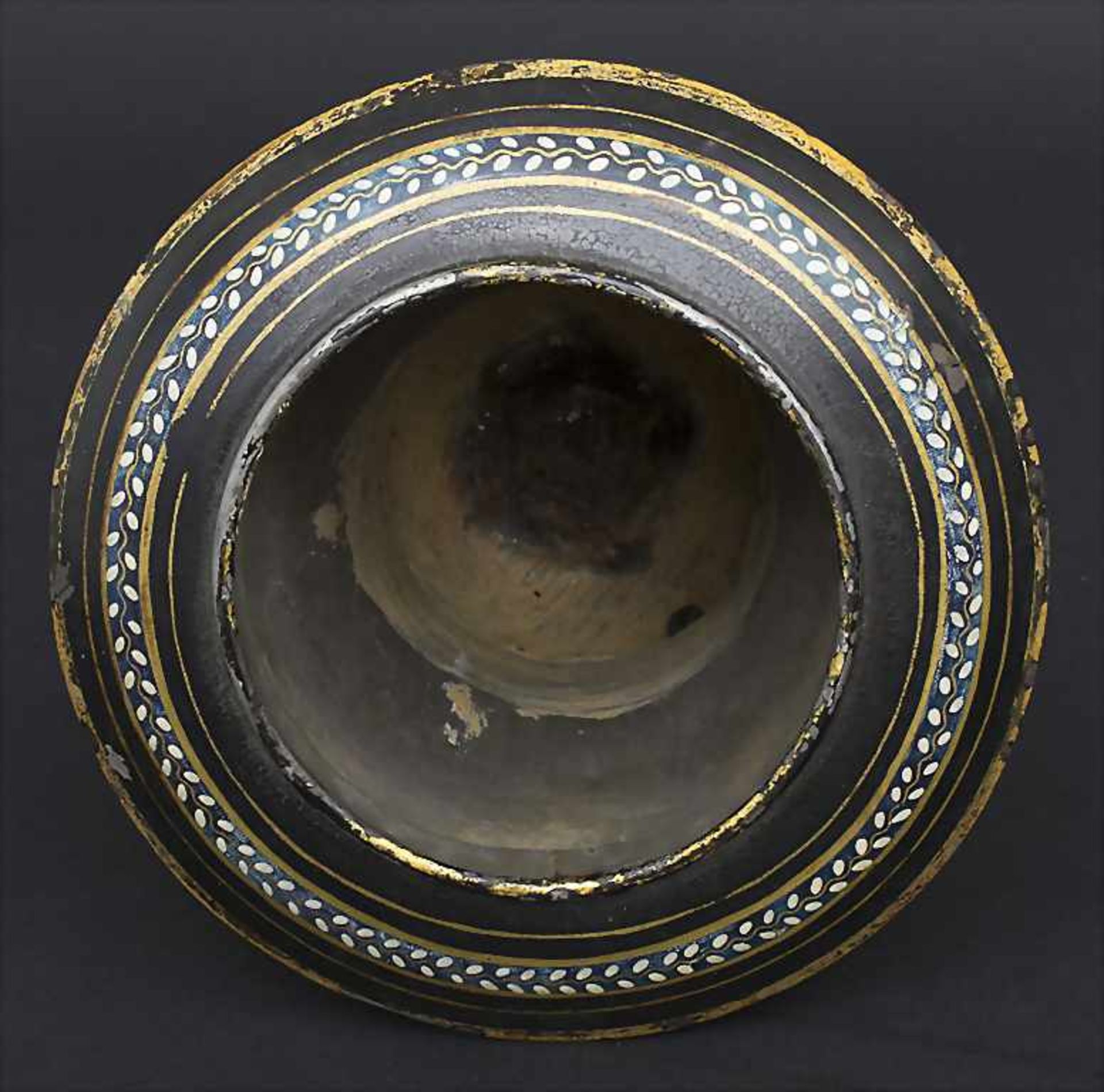Kratervase mit Blumenmalerei / en tôle peinte / An urn shaped vase, 19. Jh. - Bild 7 aus 8