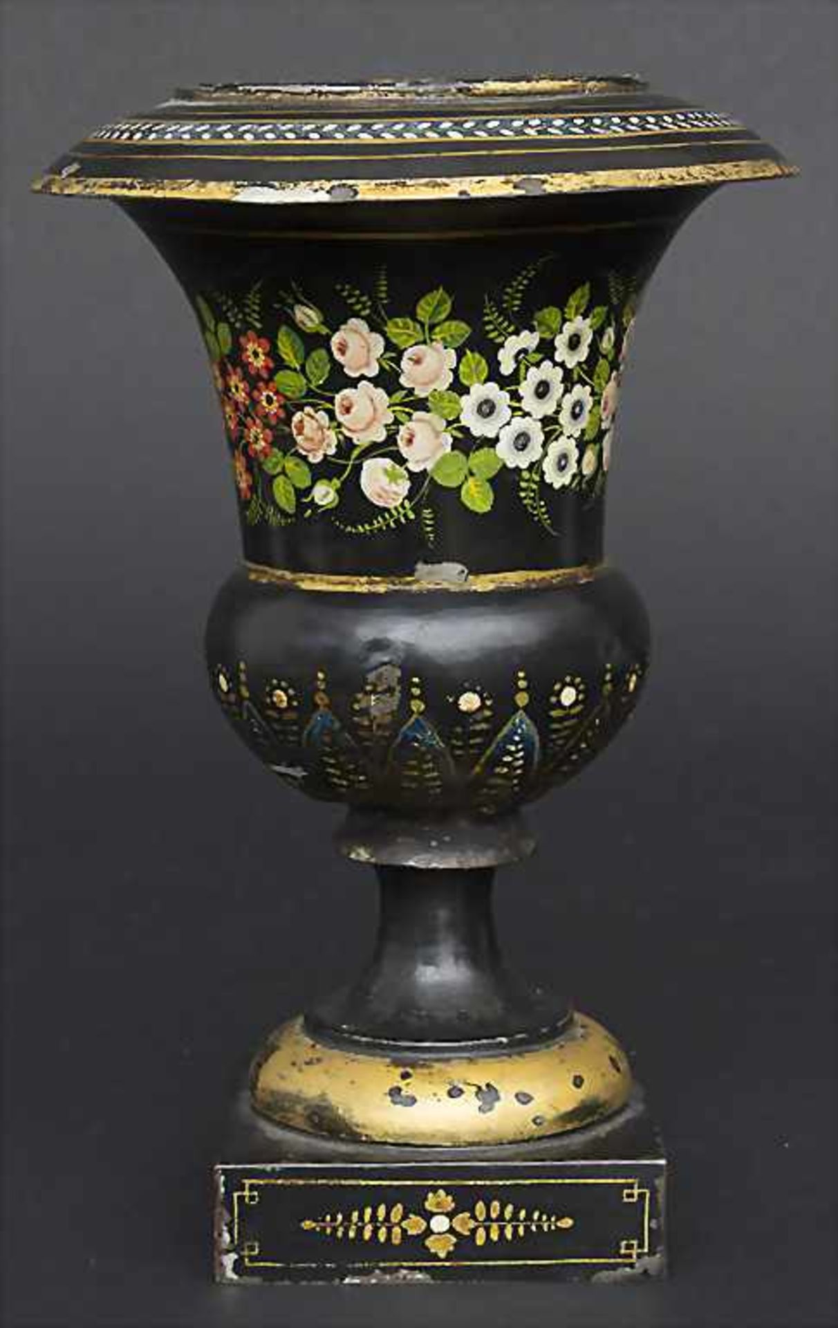Kratervase mit Blumenmalerei / en tôle peinte / An urn shaped vase, 19. Jh. - Bild 3 aus 8