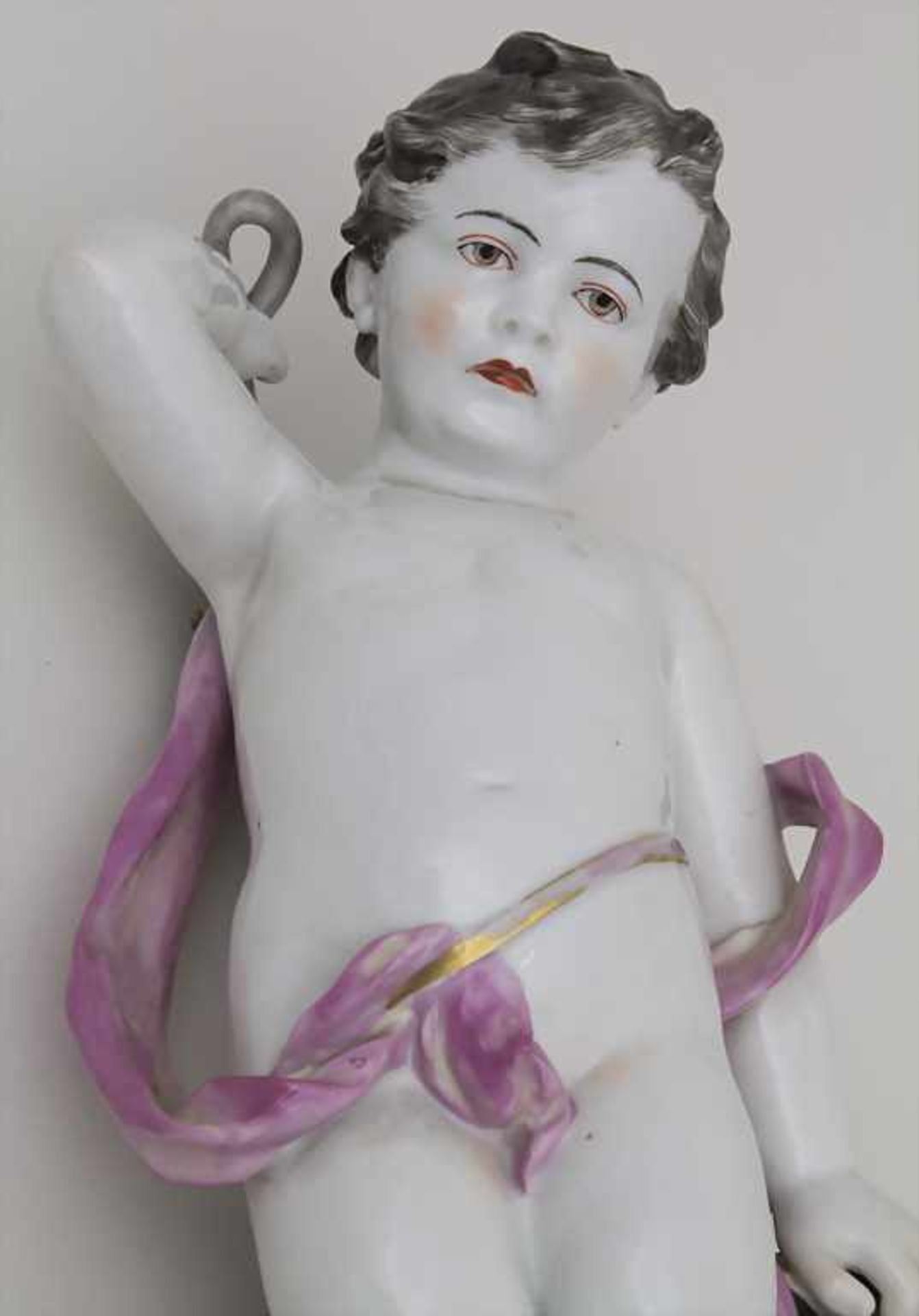 Puttofigur mit Zweigen / A cherub with branches, Volkstedt Rudolstadt, 1. Hälfte 20. Jh. - Bild 5 aus 7