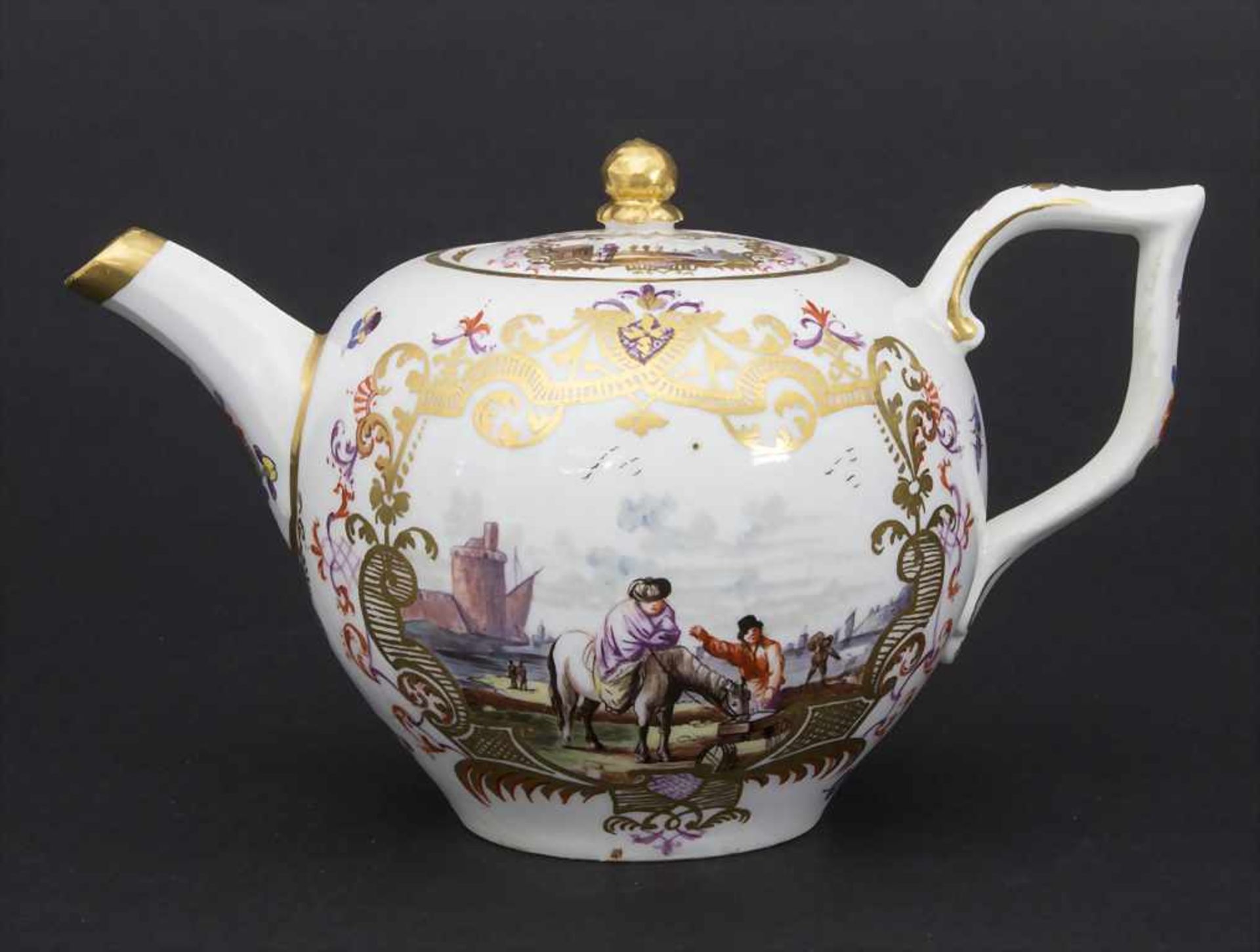 Teekanne mit Kauffahrtei-Szenen / An early tea pot with harbor scenes, Meissen, um 1740-1750