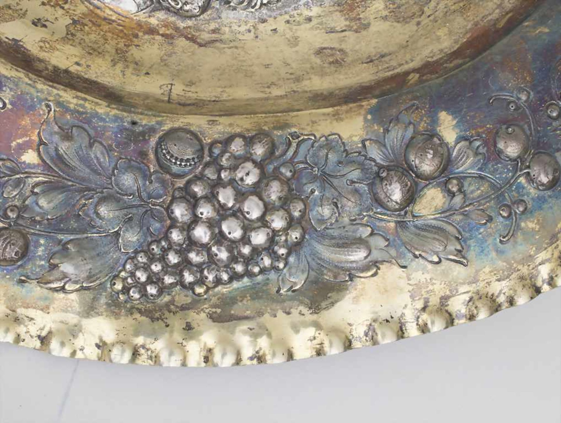 Große barocke Schauplatte / A large Baroque silver plate, 18./19. Jh. - Image 5 of 6