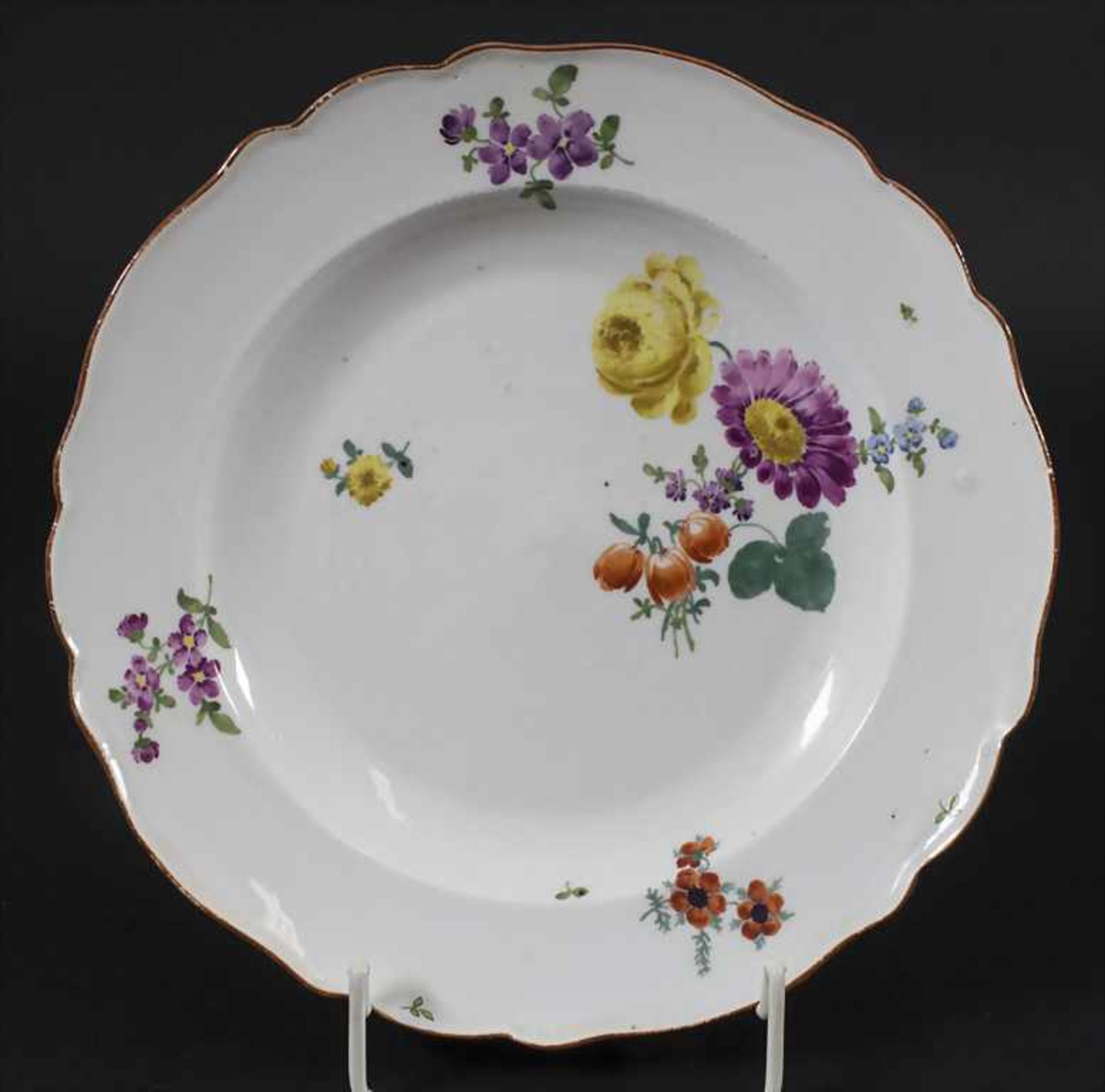 Teller mit Blumen / A plate with flowers, Meissen, Punktzeit 1763-1773