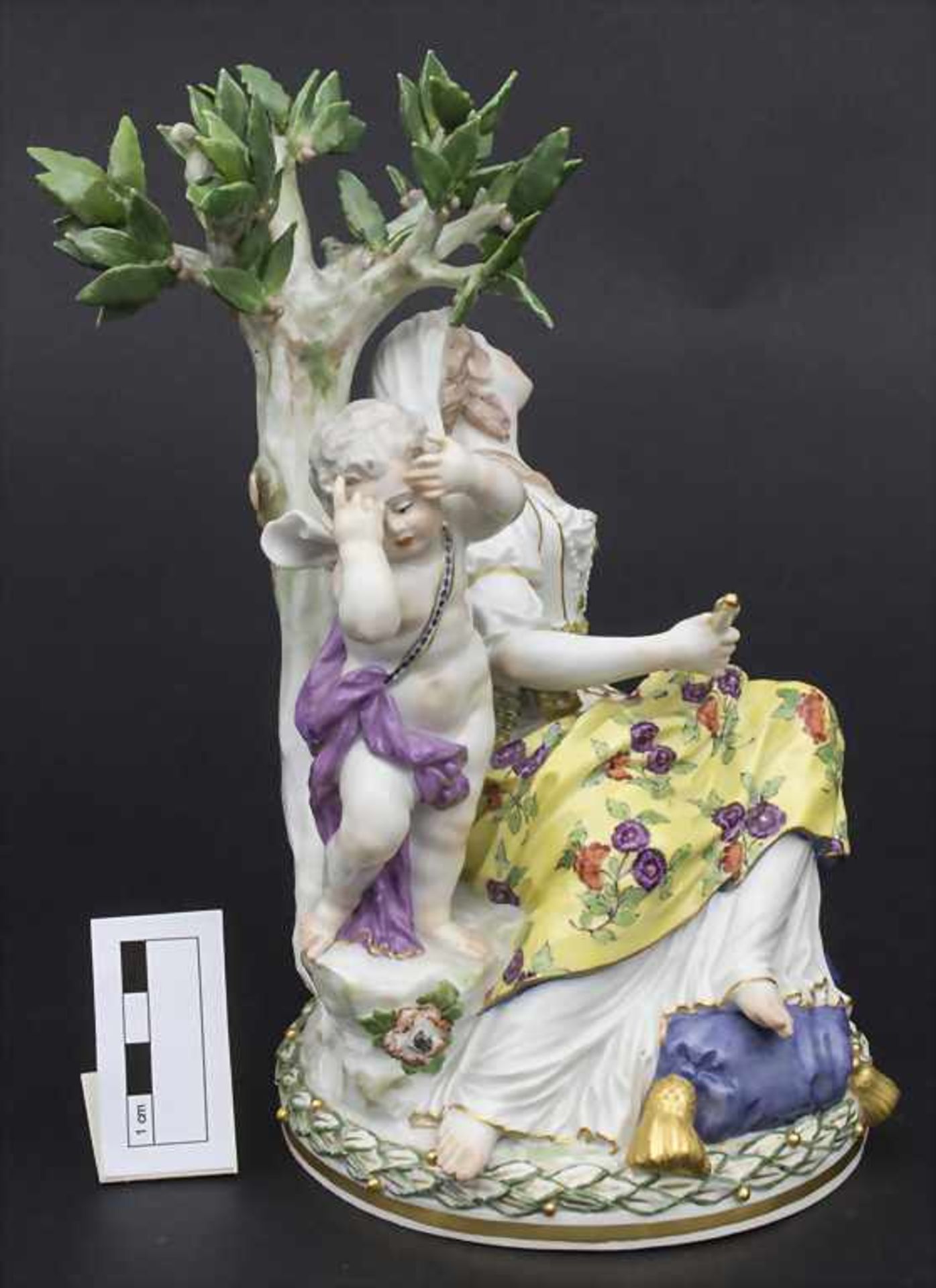 Figurengruppe 'Melpomene mit Putto' / A figural group 'Melpomene with cupid', Meissen, 19. Jh. - Bild 2 aus 8