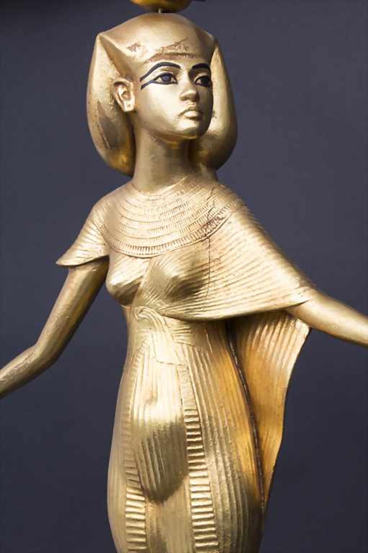 Große Figur 'Die Schutzgöttin Tutanchamuns Selket' / A large figure 'tutelary goddess Selket', Ars - Bild 3 aus 4