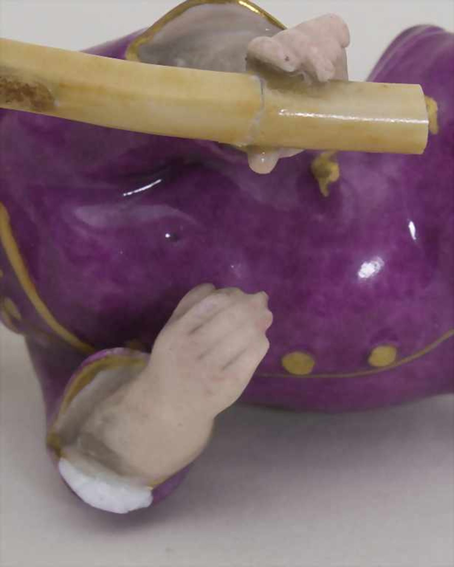 Kleine verkleidete Amorette / A small disguised amoretto, Meissen, 19. Jh. - Bild 7 aus 7