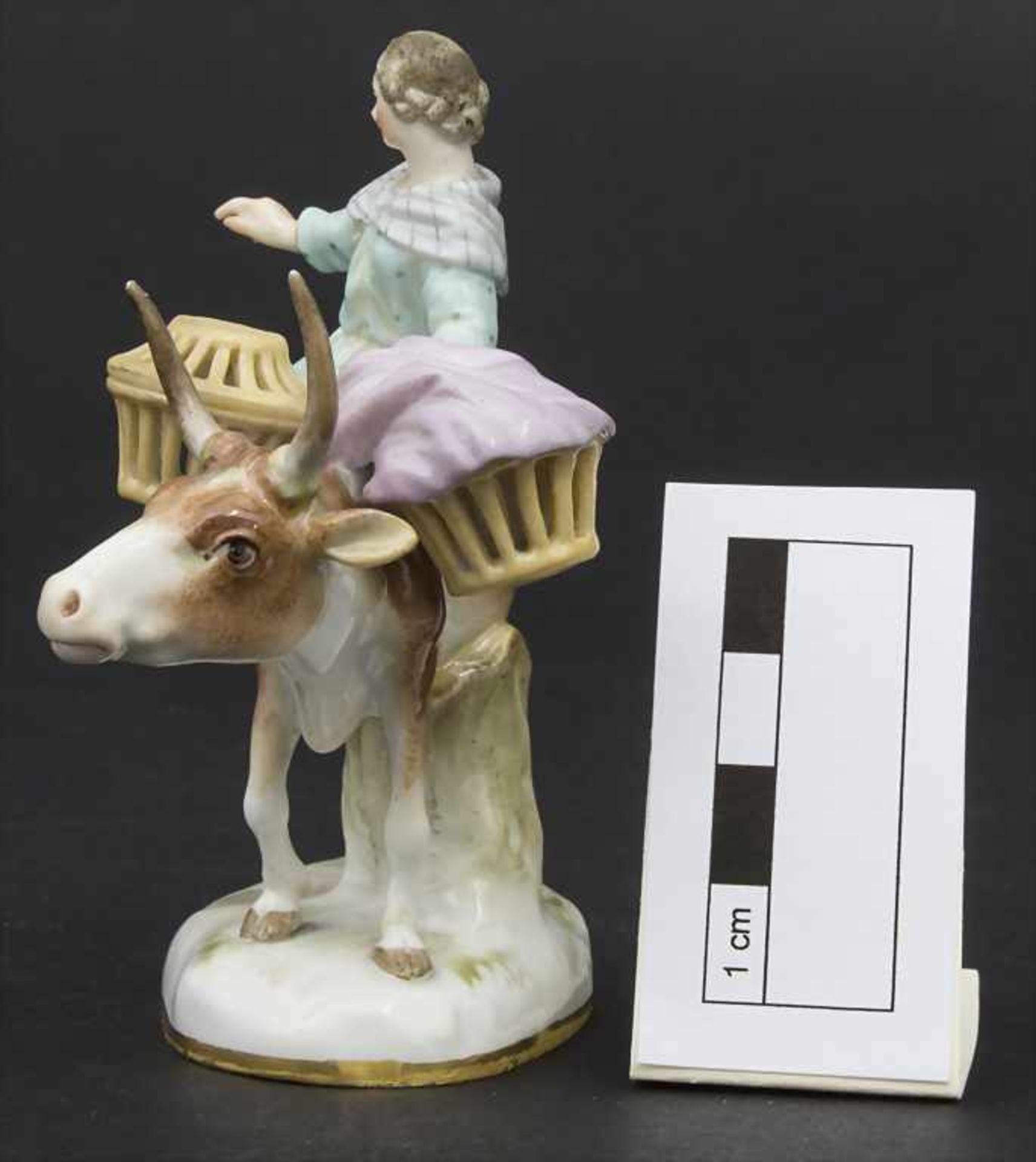 Figur 'Bäuerin auf Ochse'/ A figure of a peasant woman riding on an ox, Meissen, Mitte 19. Jh. - Bild 2 aus 6