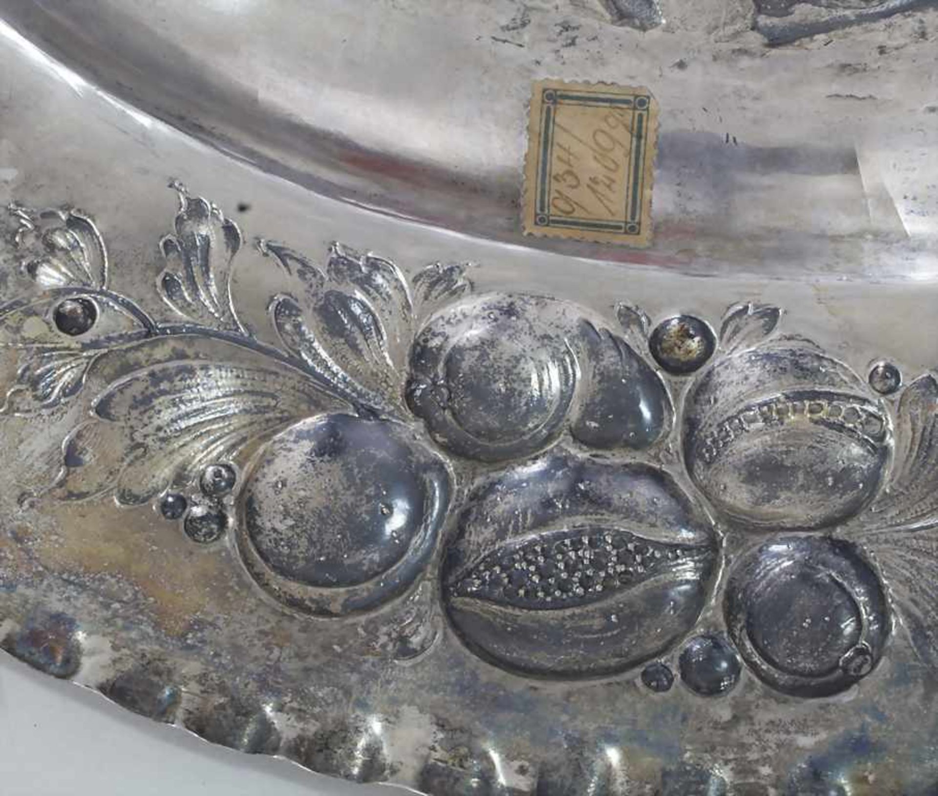 Große barocke Schauplatte / A large Baroque silver plate, 18./19. Jh. - Image 3 of 6