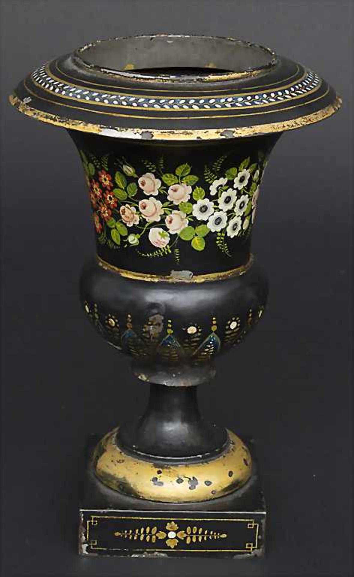 Kratervase mit Blumenmalerei / en tôle peinte / An urn shaped vase, 19. Jh. - Bild 5 aus 8