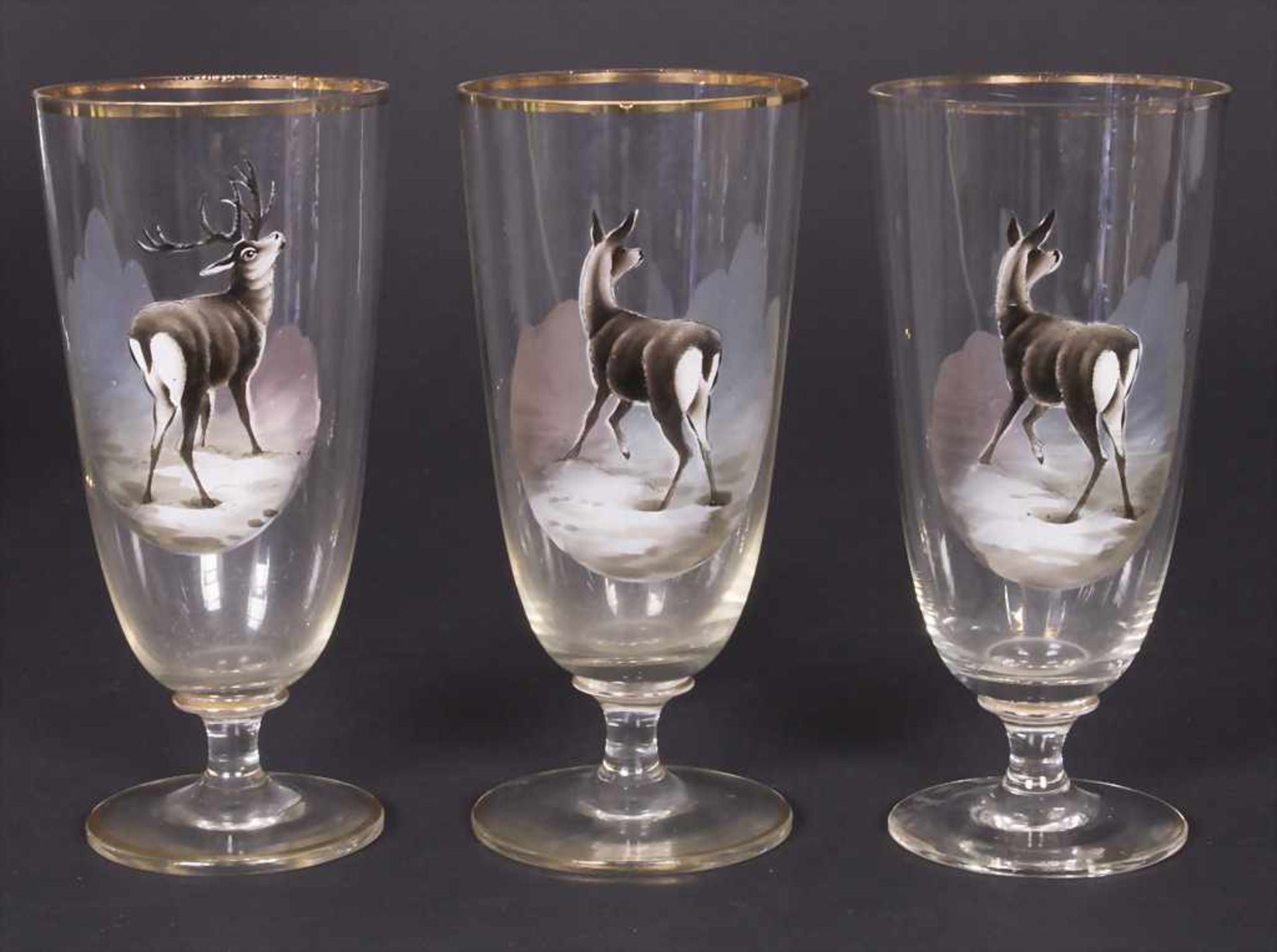 Saftkrug und 6 Gläser mit Hirschmotiven / A decanter and 6 glasses with deer decor, um 1900 - Image 3 of 6