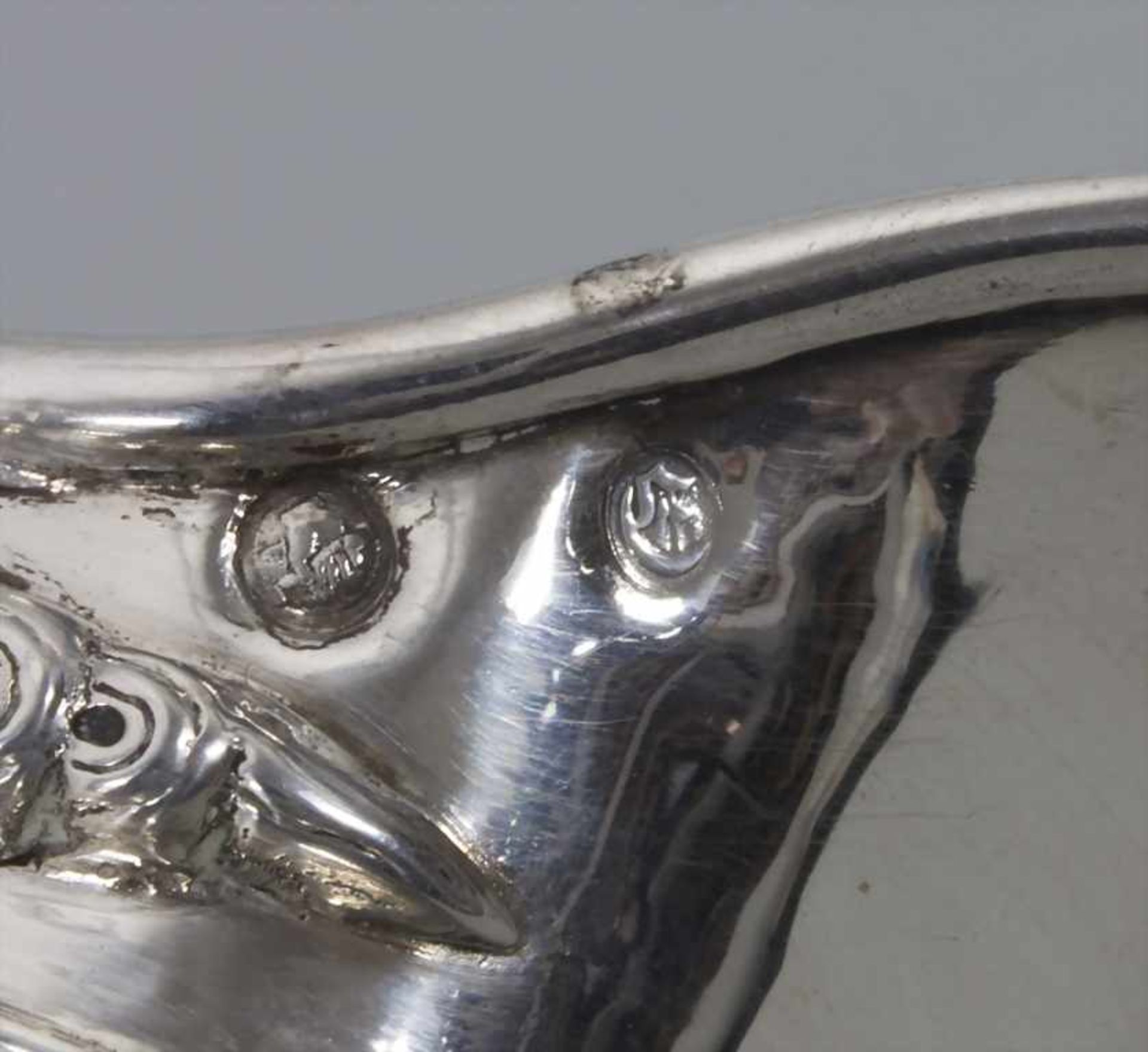 Empire Silber Weinkrug mit Adelswappen / A silver wine jug with coat of arms / Un pichet à vin en - Bild 5 aus 14