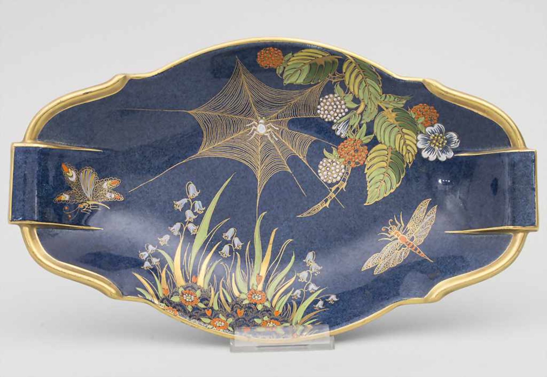 Zierschale mit Spinne / A Bleu Royale dish with a spider, Carlton Ware, Stoke-on-Trent, um