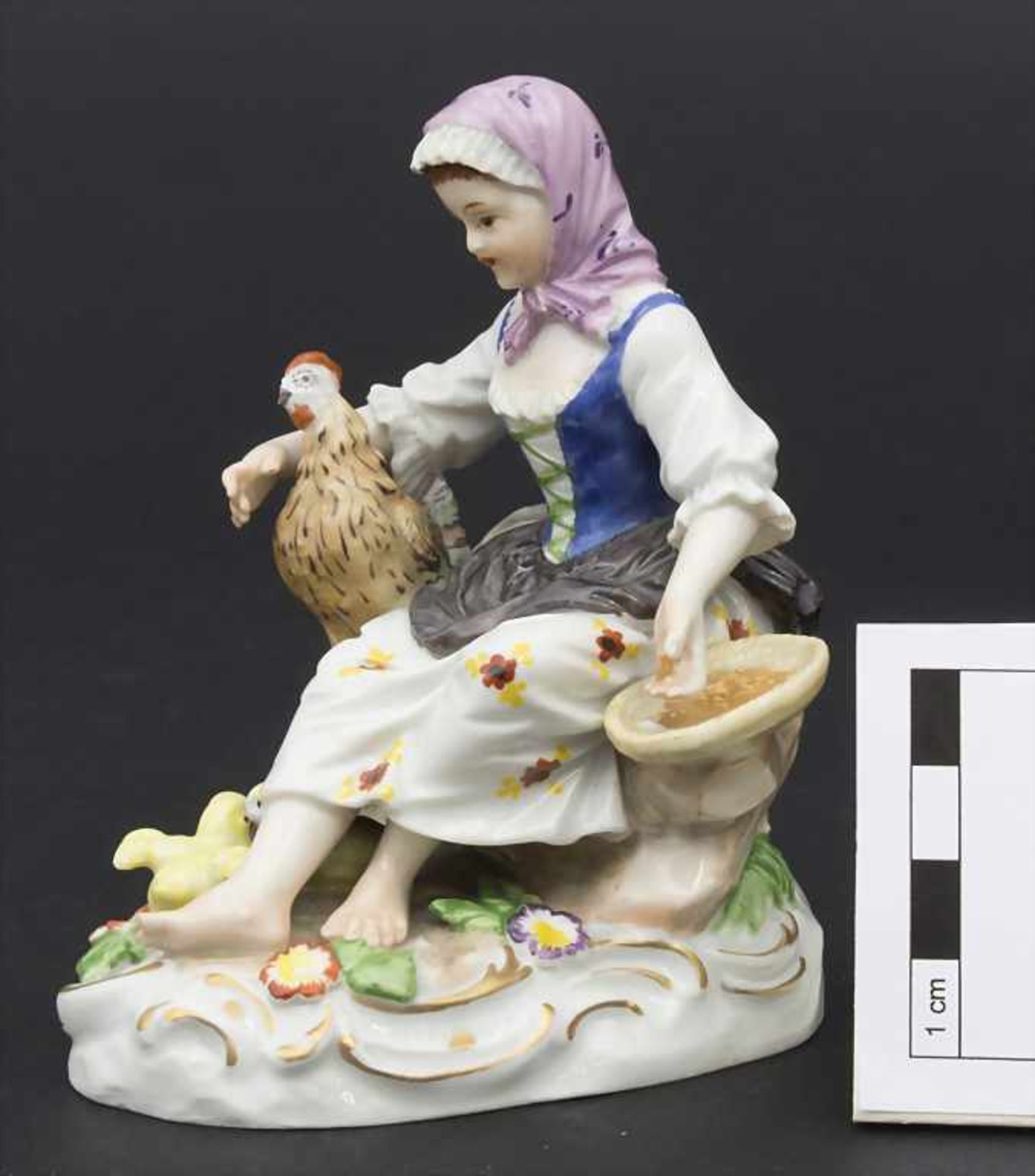 Junge Bäuerin mit Huhn / A young peasant girl with a hen, wohl Rudolstadt, Anfang 20. Jh. - Bild 2 aus 5