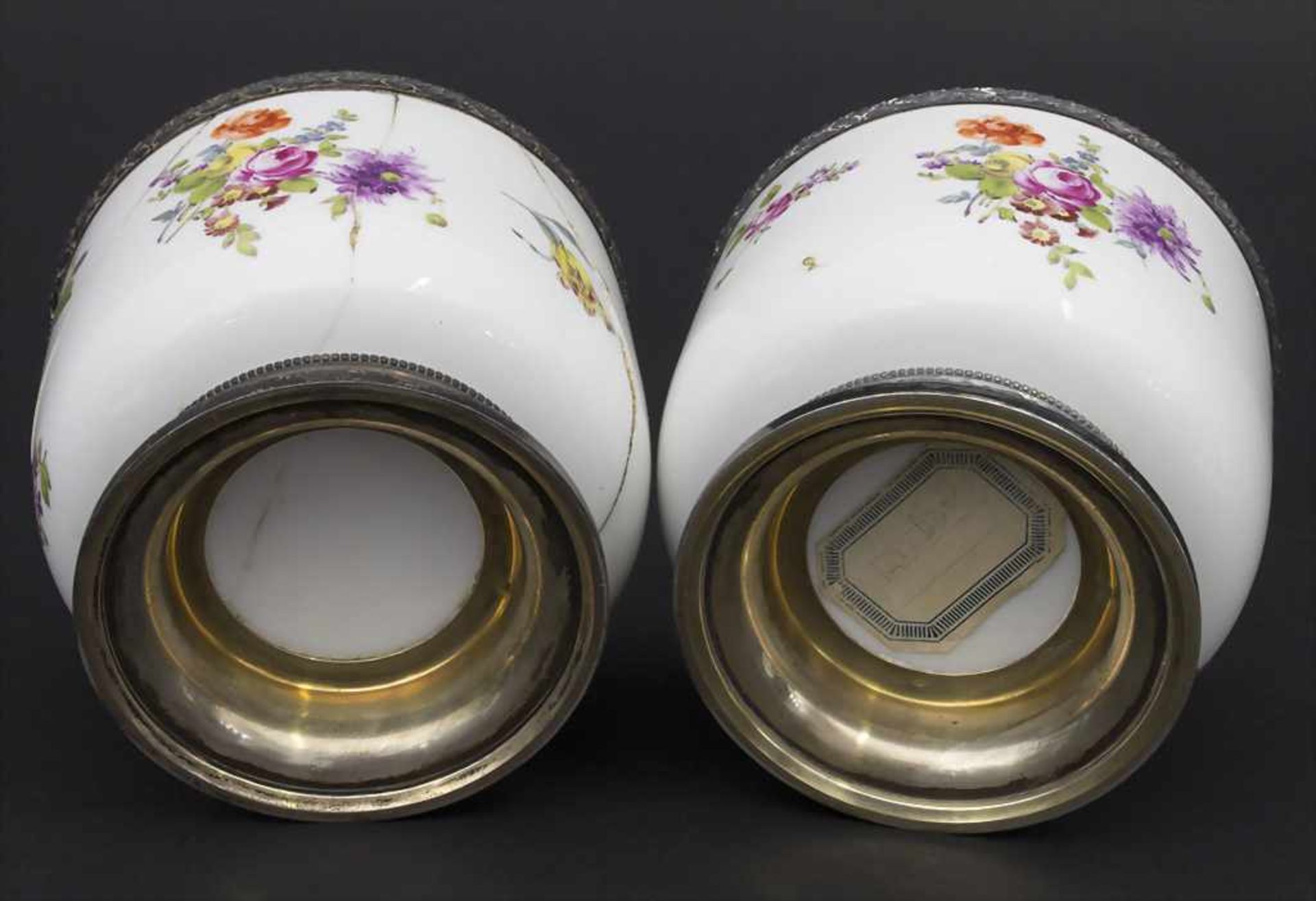 Paar Deckelgefäße mit Silbermontur / A pair of lidded bowls with silver mounts, wohl Frankreich, - Bild 7 aus 9