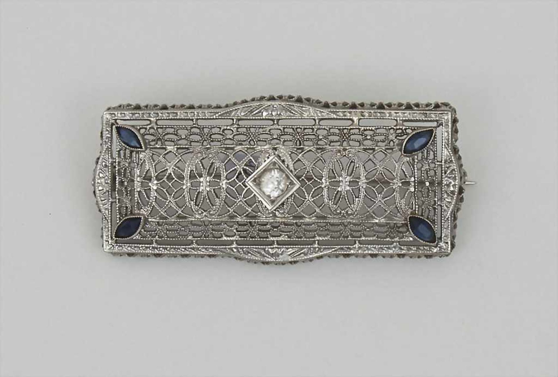 Filigrane Brosche mit Diamant und Saphiren / Brooch with Diamond and Sapphires