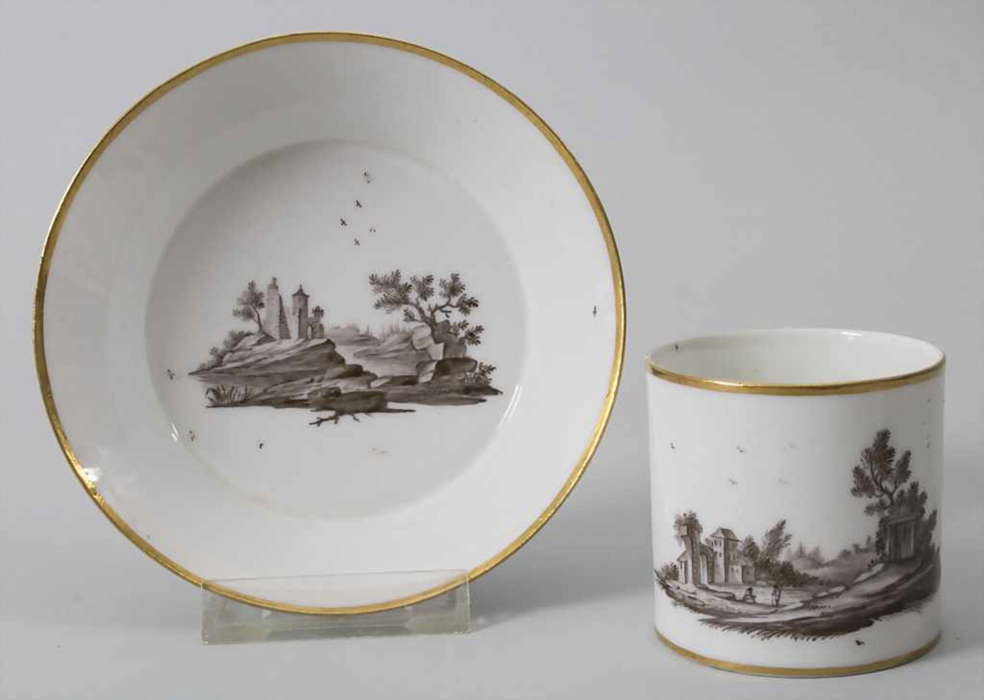 Tasse und Unterschale mit Landschaftsmalerei / A cup and saucer with landscapes, Niderviller, um