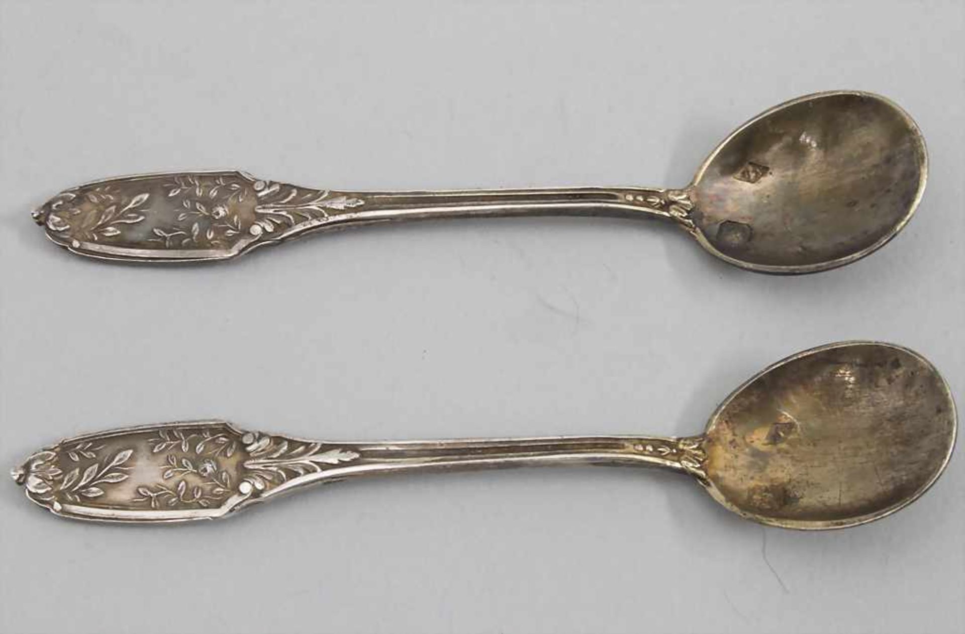 Paar Salieren mit Gewürzlöffelchen / A pair of salt cellars with spoons, Albert Deflon, Paris, um - Bild 5 aus 7