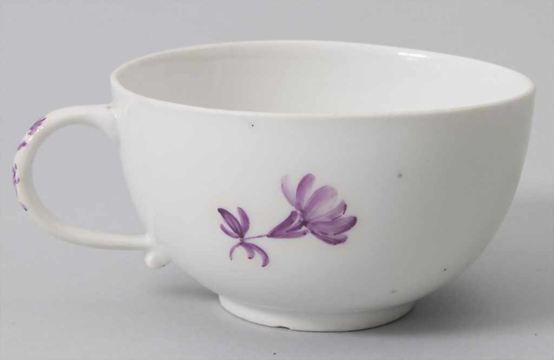 Tasse und UT mit Purpurmalerei / A cup and saucer with purple flowers, Meissen, um 1760 - Image 8 of 10