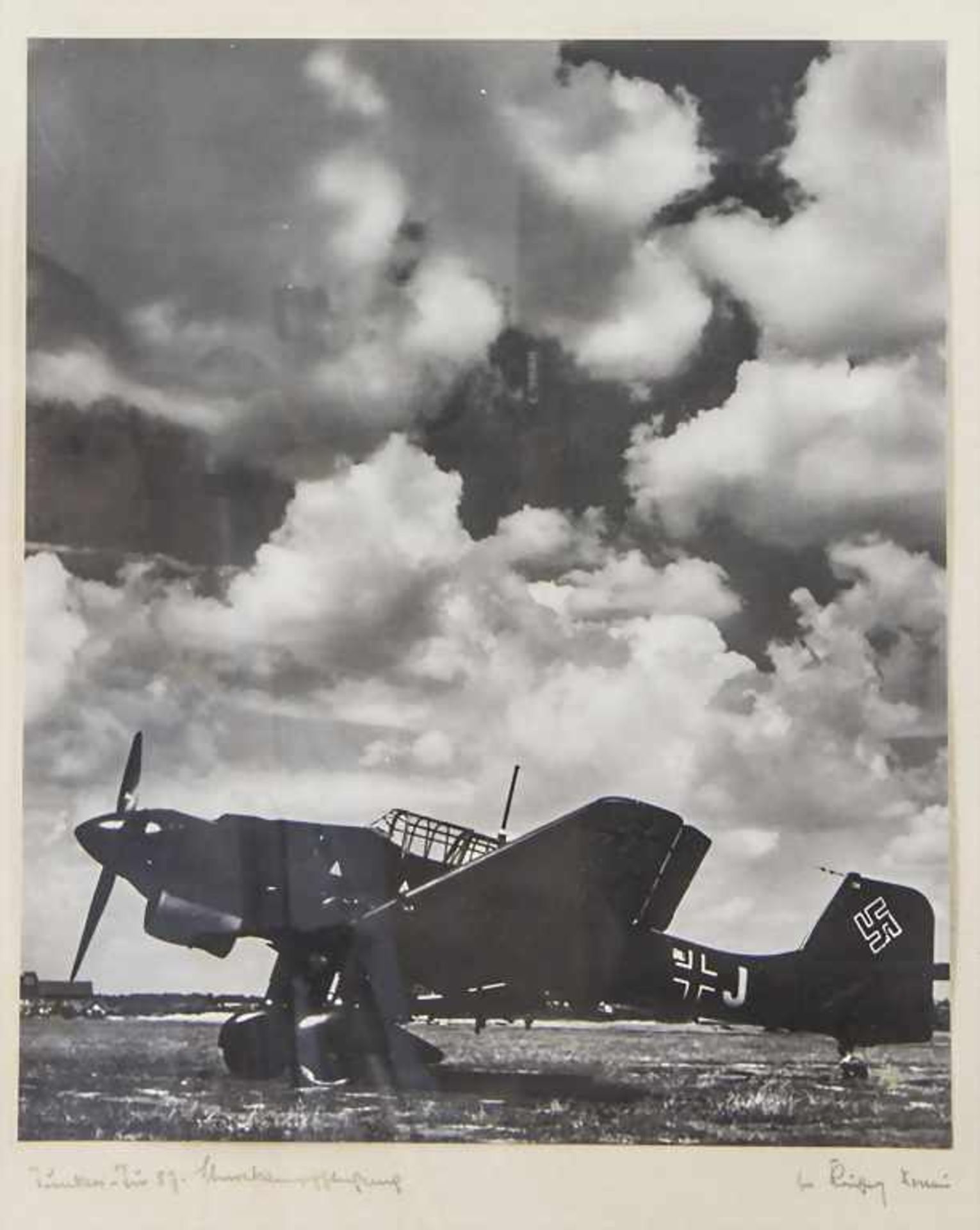 Fotografie 'Sturzkampfflugzeug Junkers Ju 87' WK II / A photograph 'dive bomber Junkers Ju 87' WW