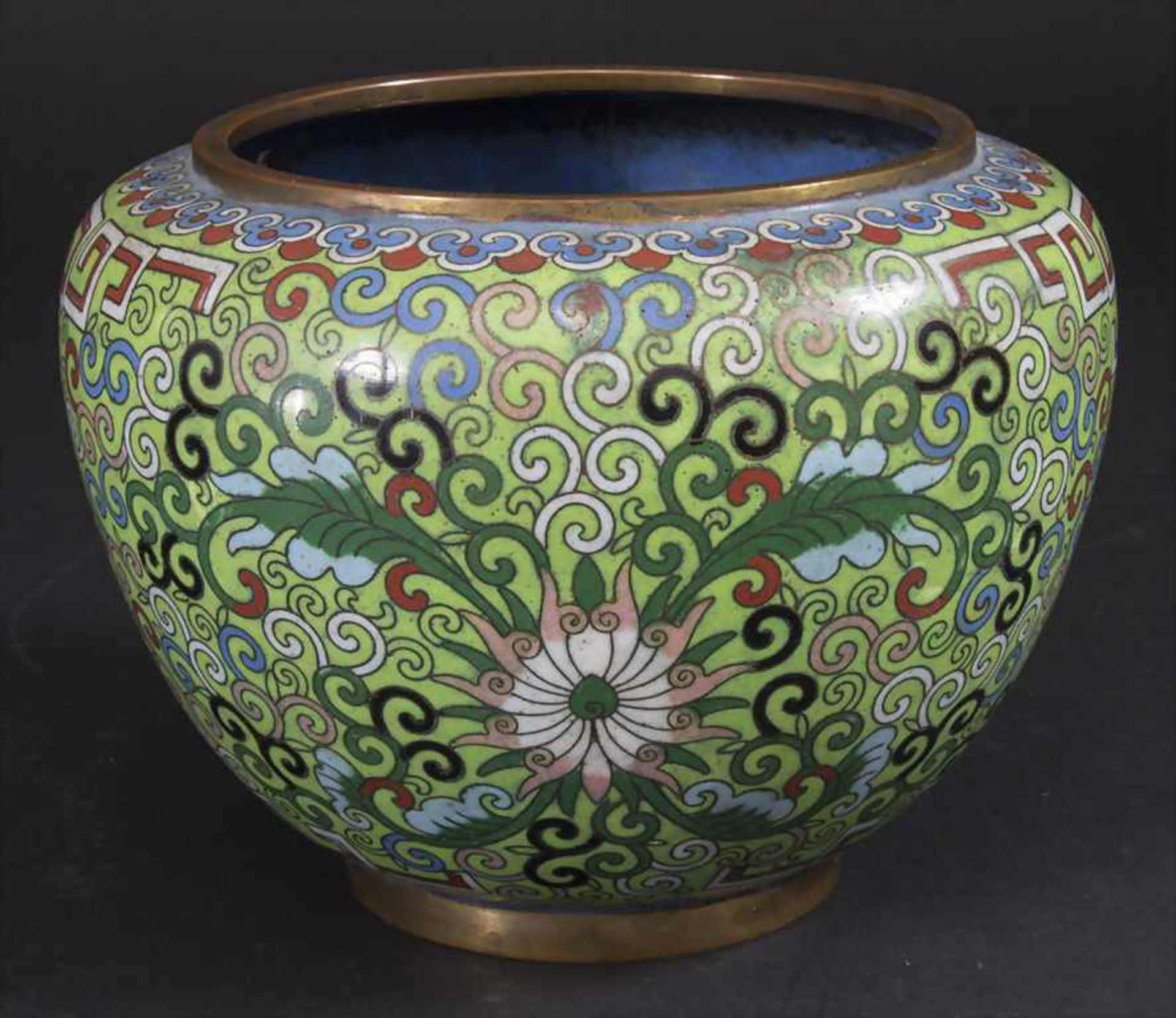 Cloisonné-Ziervase / An enamelled decorative vase, China, Qing-Dynastie (1644-1911), 19. Jh. - Image 3 of 7