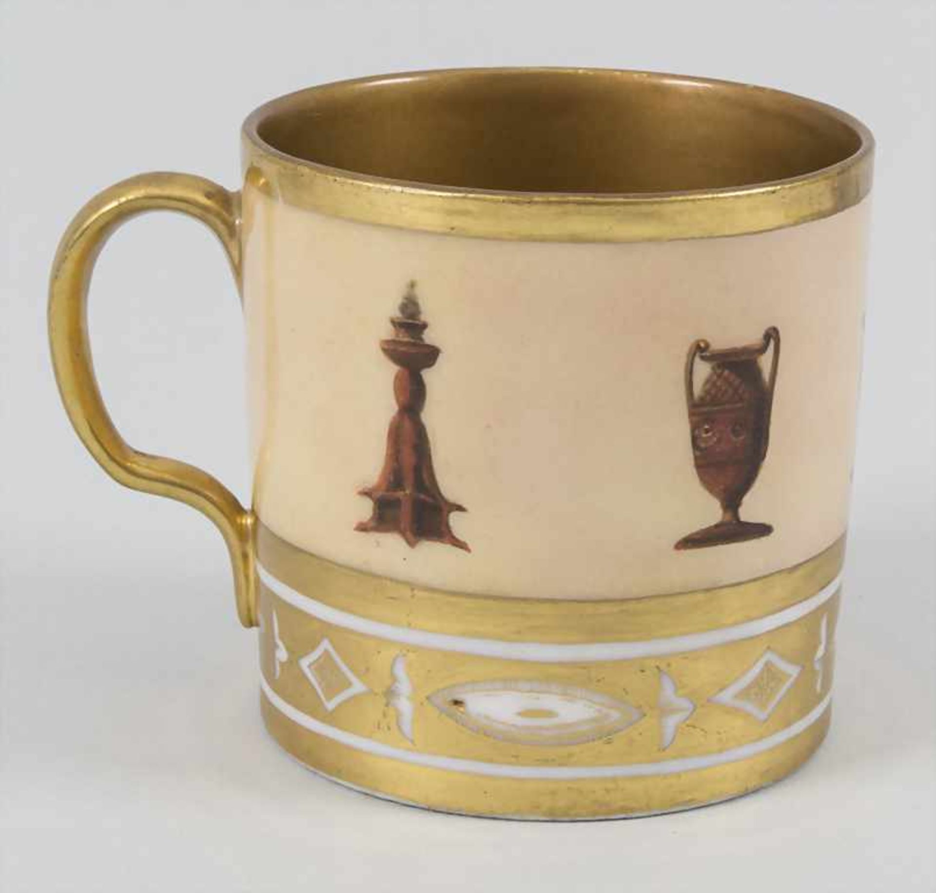 Empire Tasse und Unterschale mit antiken Urnenvasen / An Empire cup and saucer with antique vases, - Bild 7 aus 10