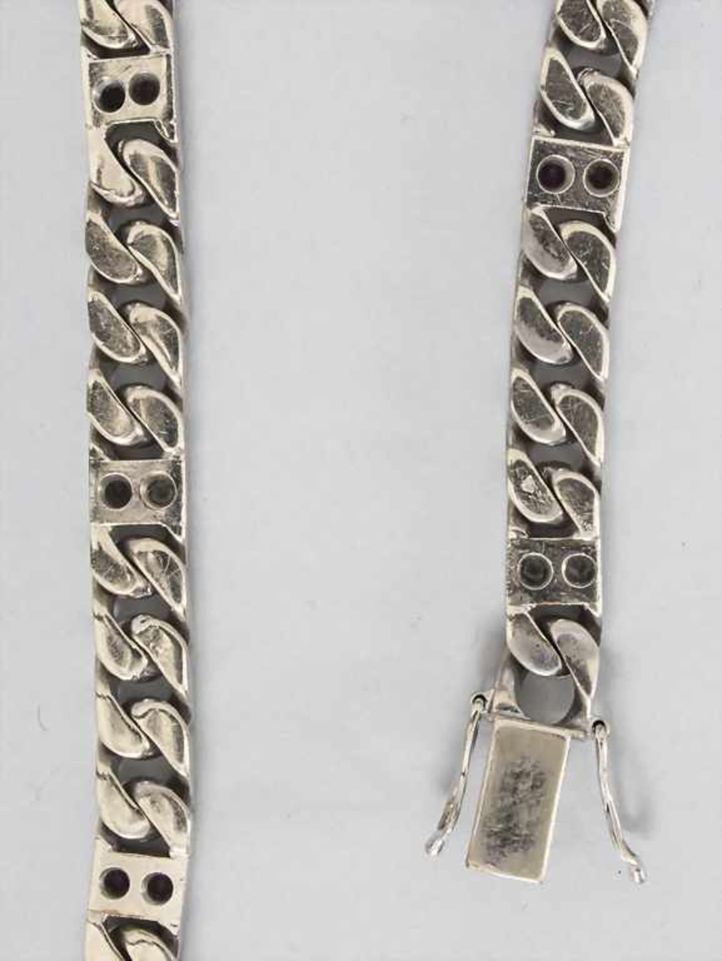 Damenarmband in Platin mit Diamanten und Rubinen / A ladies platinum bracelet, 20. Jh. - Image 3 of 4