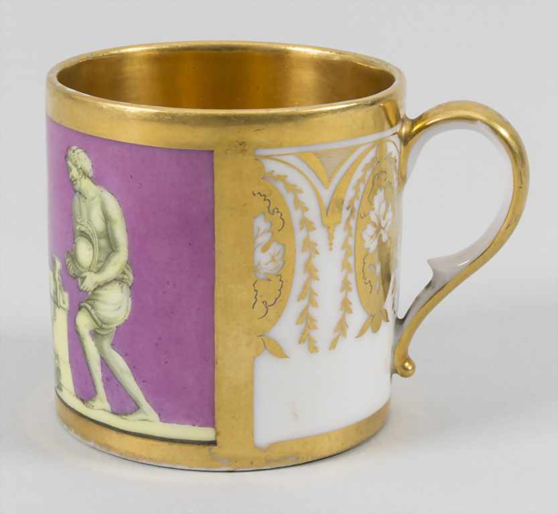 Empire Tasse mit antiker Szene / An Empire cup with an antique scene, Frankreich, um 1800 - Bild 2 aus 7
