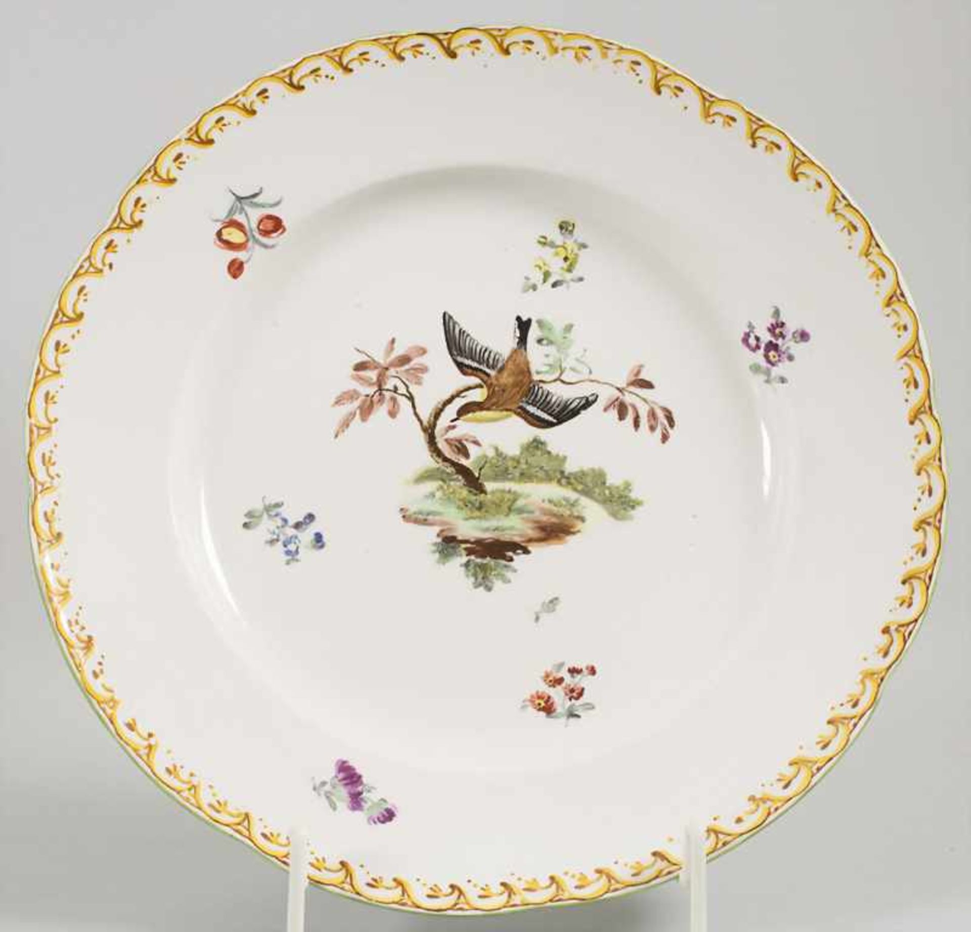 Teller mit Vogelmalerei / A plate with a bird, Frankenthal, um 1780