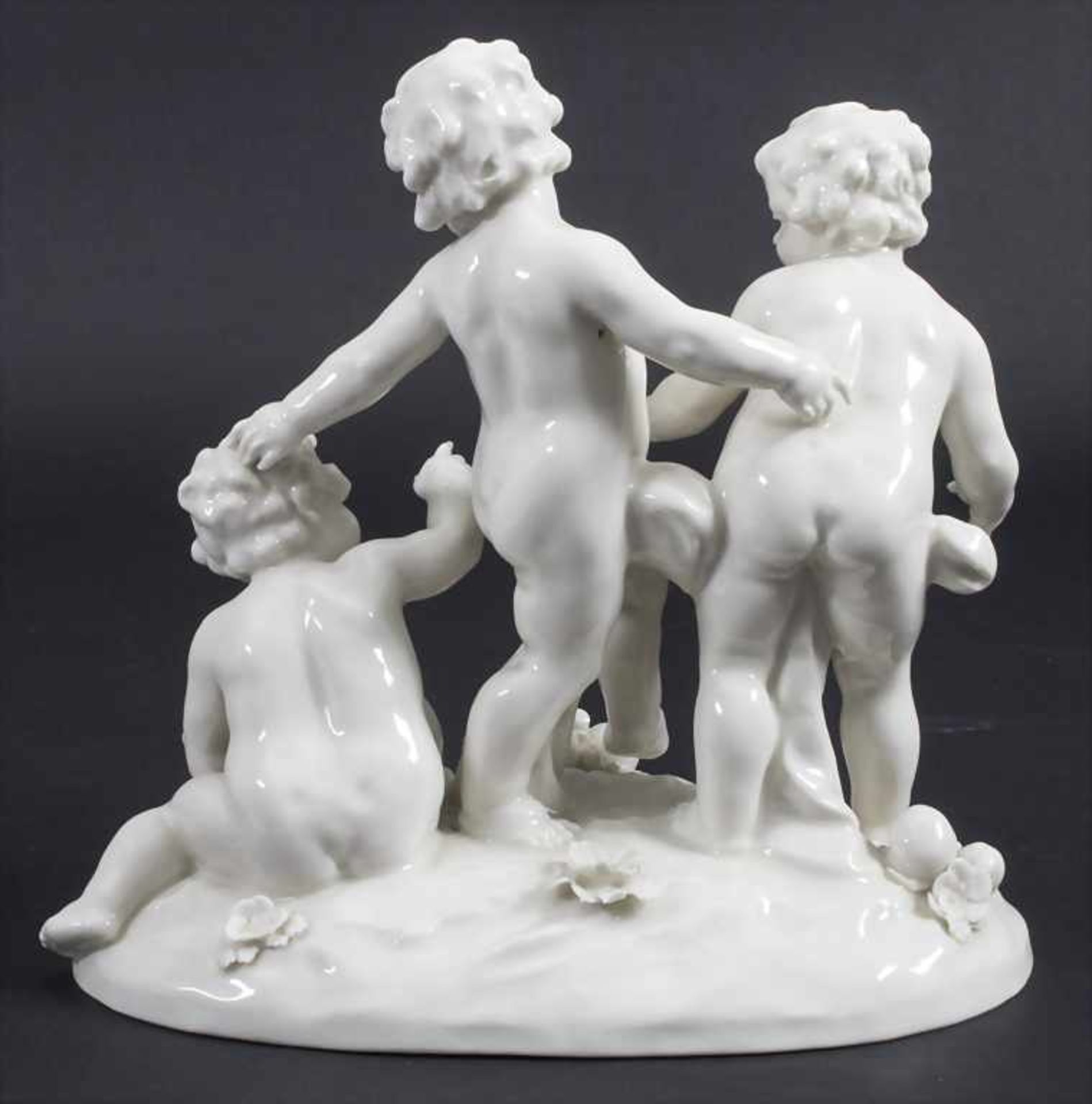 Figurengruppe 'Puttos mit Früchten' / A figural group 'Cherubs with fruits', von Scheirholz, - Bild 3 aus 8