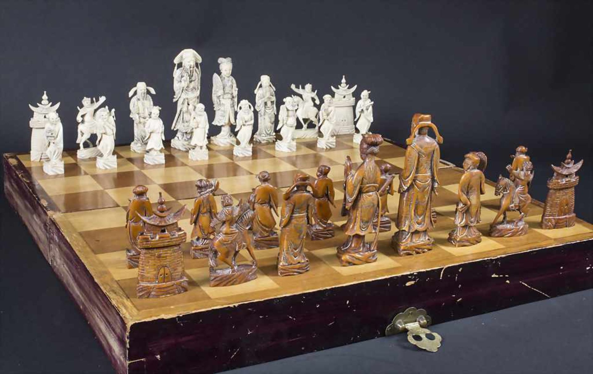 Elfenbein-Schachspiel / An ivory chess game, China, um 1920