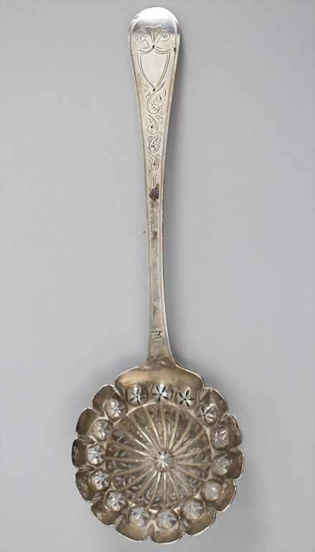 Zuckerstreulöffel / cuillere à sucre / saupoudreuse / A silver sugar-sprinkler spoon with a chimera,