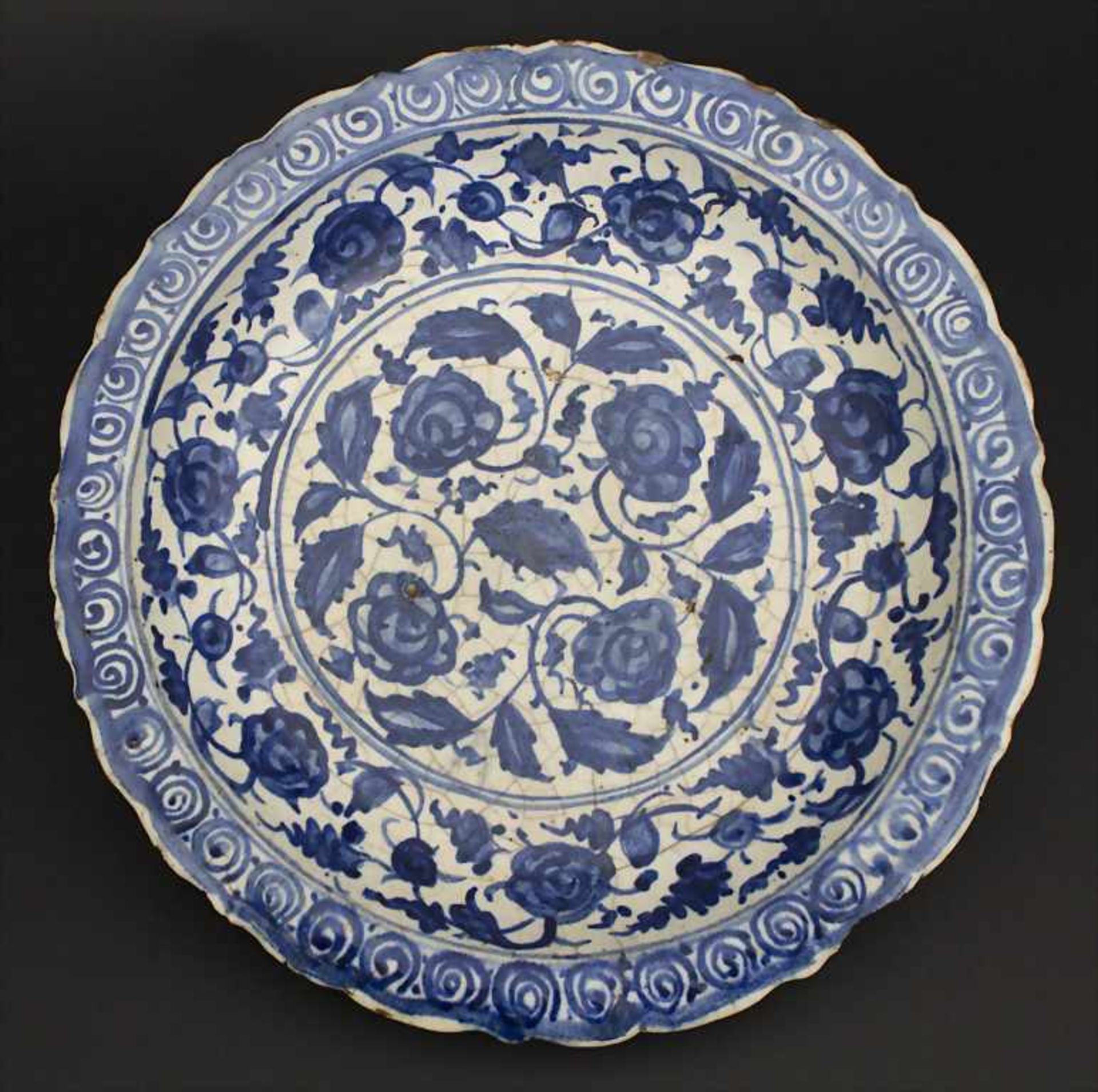 Fayence Schüssel / A faience bowl, osmanisch / Ottoman, 16.-17. Jh.