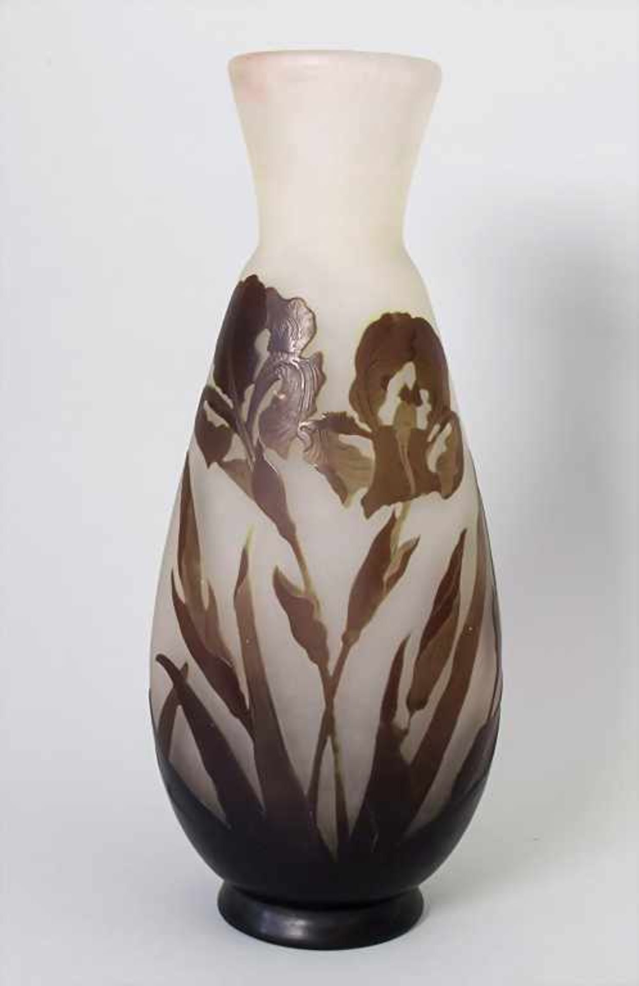 Große Jugendstil Vase mit Iris / An Art Nouveau large vase with iris, Emile Gallé, Ecole de Nancy,