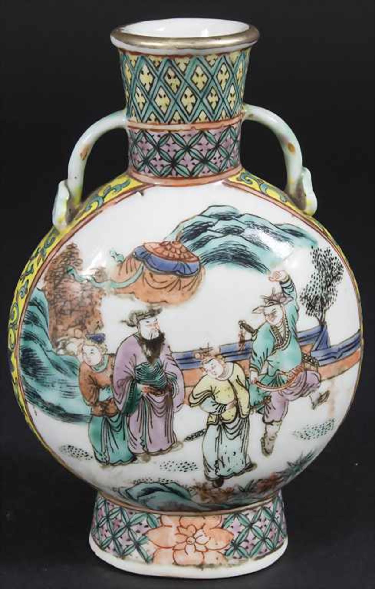 Porzellan-Ziervase / A porcelain decorative vase, China, Qing-Dynastie (1644-1911)