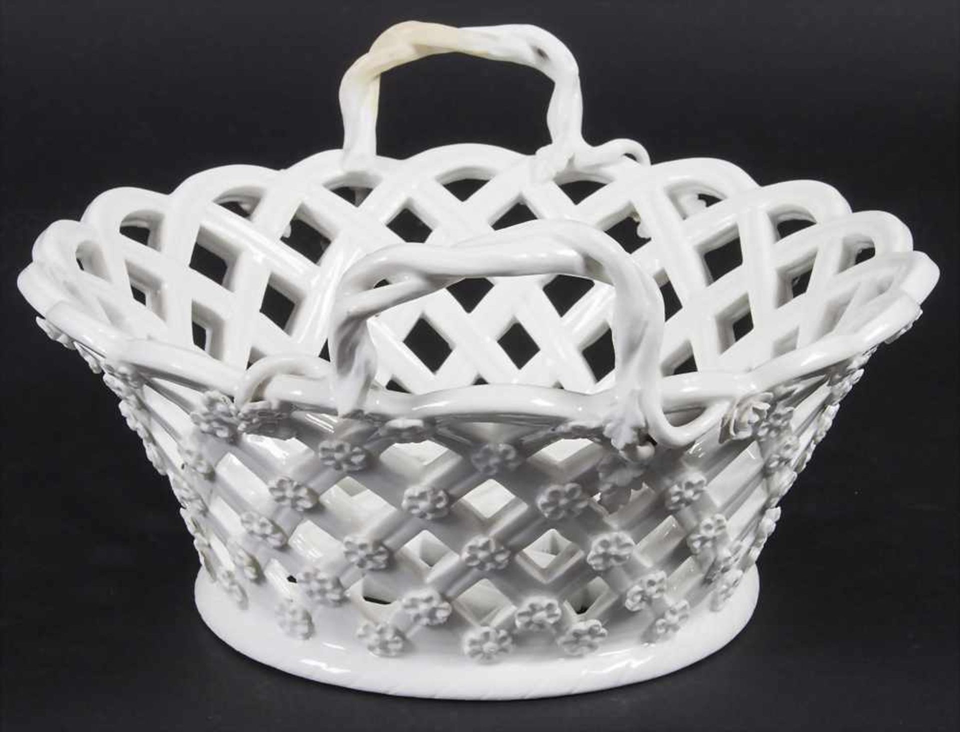 Korbschale mit Henkeln / An openwork basket with handles, Meissen, Mitte 18. Jh. - Bild 3 aus 5