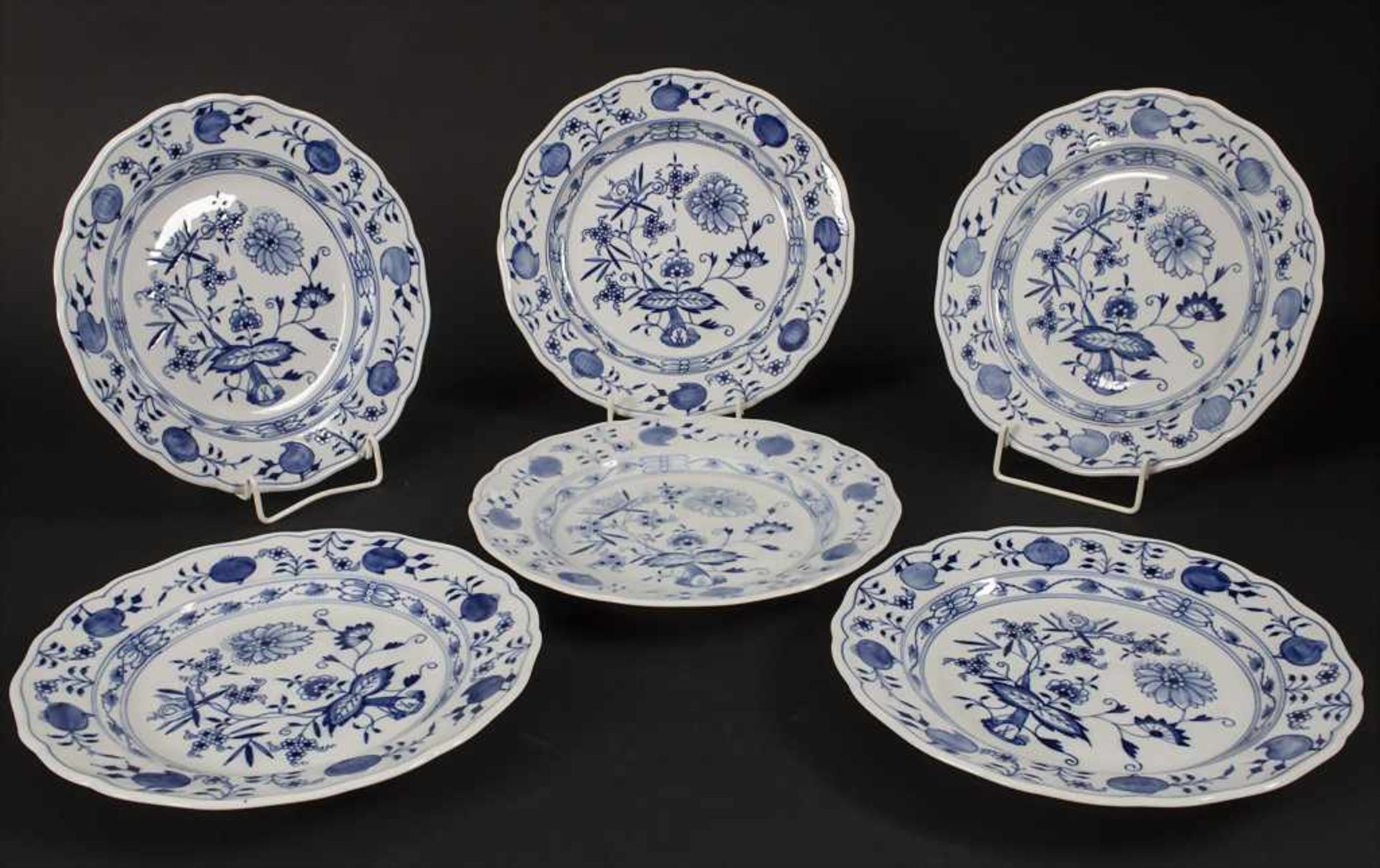 6 Speiseteller 'Zwiebelmuster' / 6 dinner plates with 'Onion Pattern', Meissen, 20 Jh.