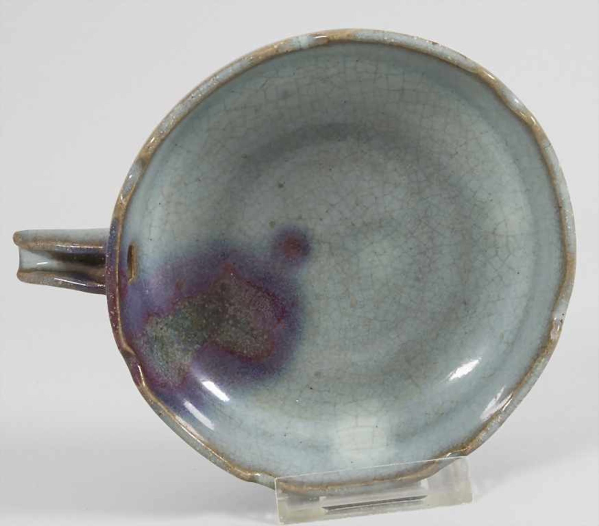 Seladon-Schale / A seladon bowl, China, wohl Yuan-Dynastie - Bild 3 aus 5