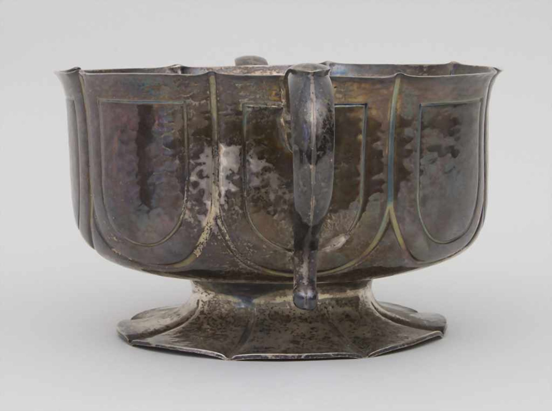 Großer Sektkühler / A large silver champagne cooler, William Comyns, London, 1924 - Bild 4 aus 7