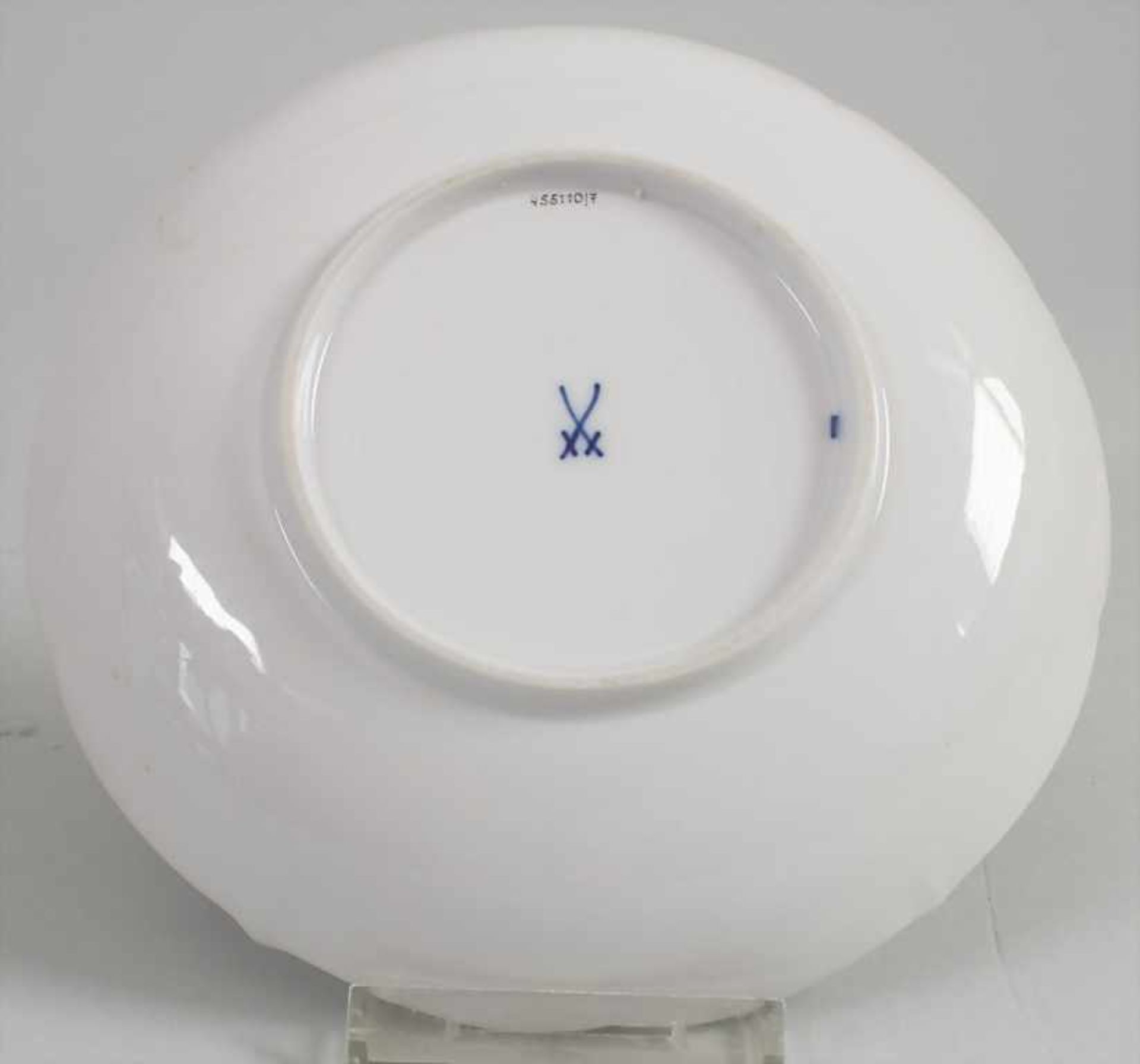 Suppentasse mit Unterteller / A soup bowl and plate with Kakiemon pattern, Meissen, 20. Jh. - Bild 6 aus 11