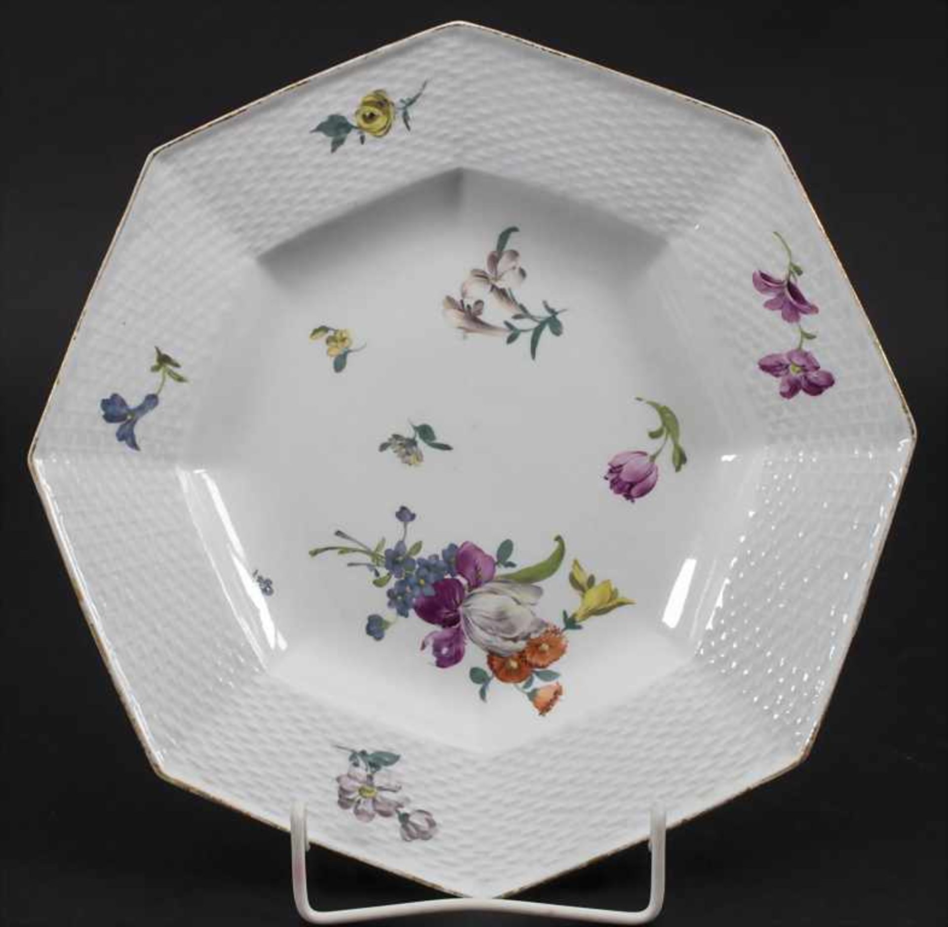 Achtpassiger Teller mit Blumen / A plate with flowers, Meissen, 1764-1773