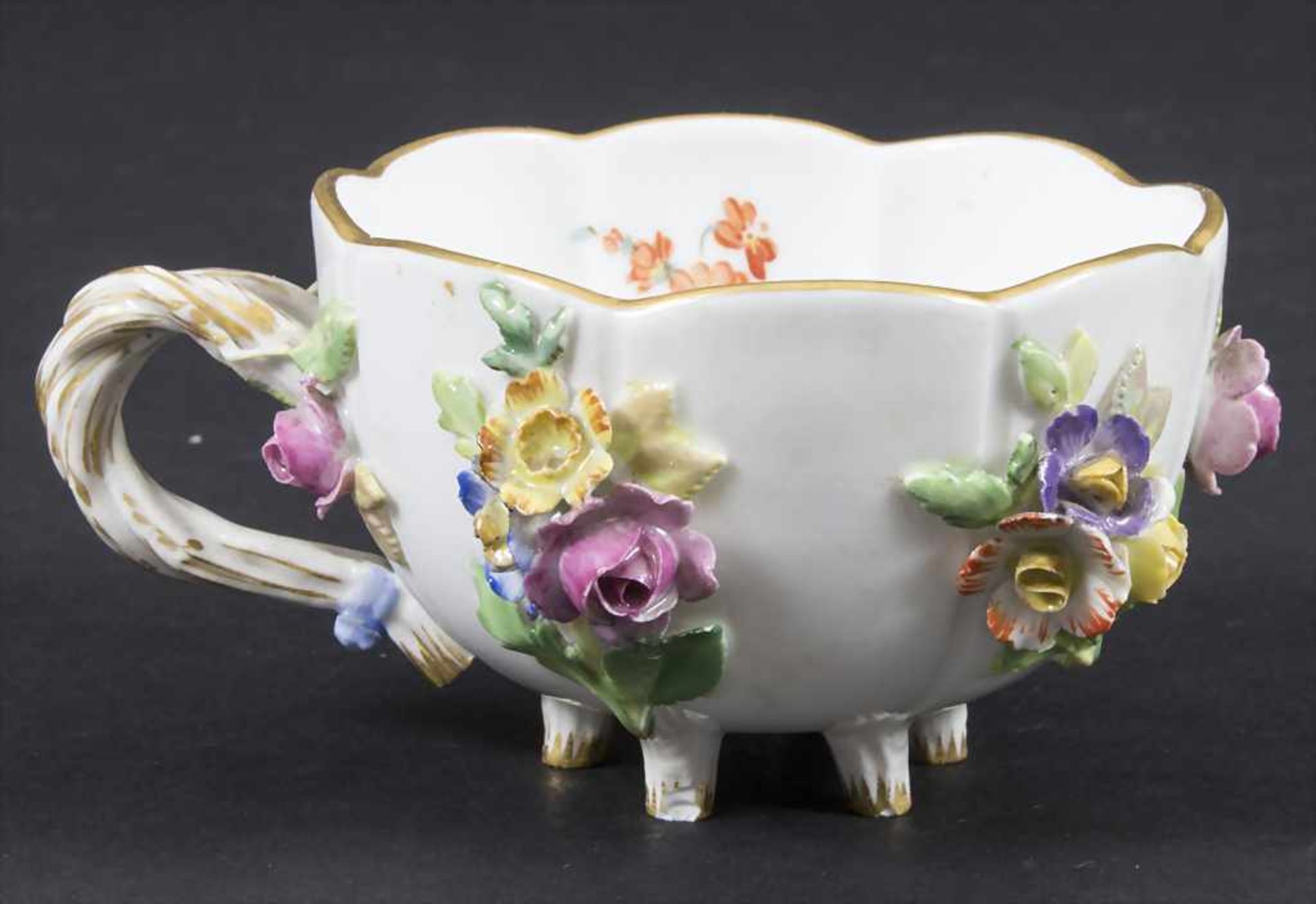 Blütentasse / A cup with encrusted flowers, Meissen, Mitte 19. Jh. - Bild 3 aus 7