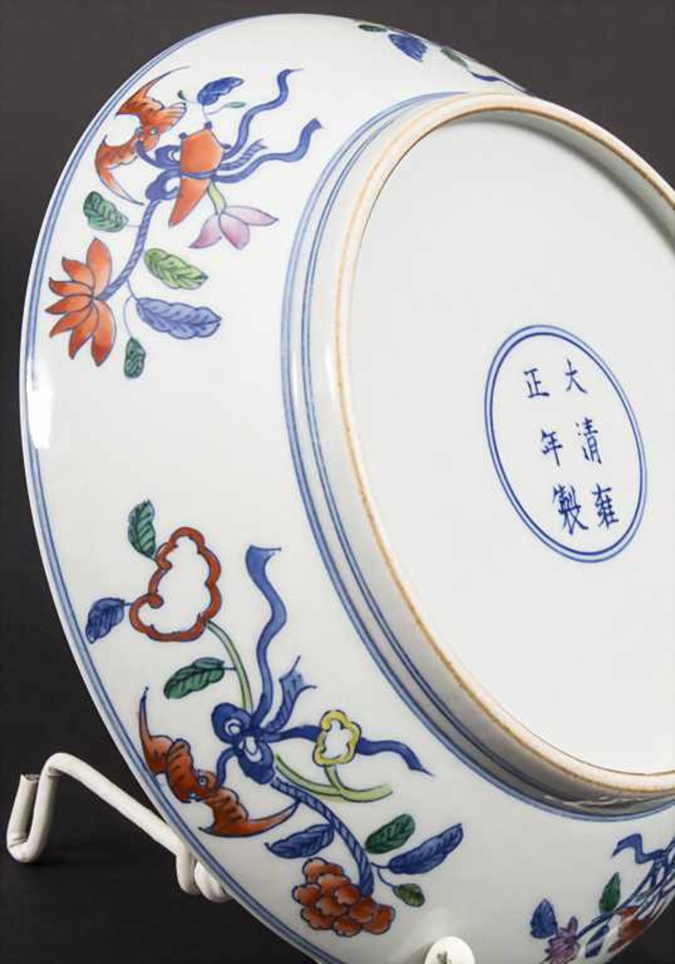 Doucai-Schale / A Doucai bowl, China, Marke Yongzheng (1723-1735), wohl 19.Jh. - Image 5 of 6