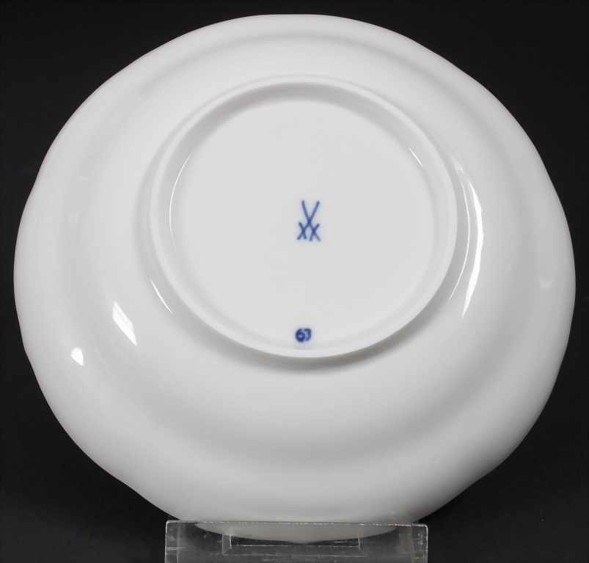 28 tlg. Service 'Zwiebelmuster' / A 28-piece dinner set with 'Onion Pattern', Meissen, 20. Jh. - Image 10 of 17