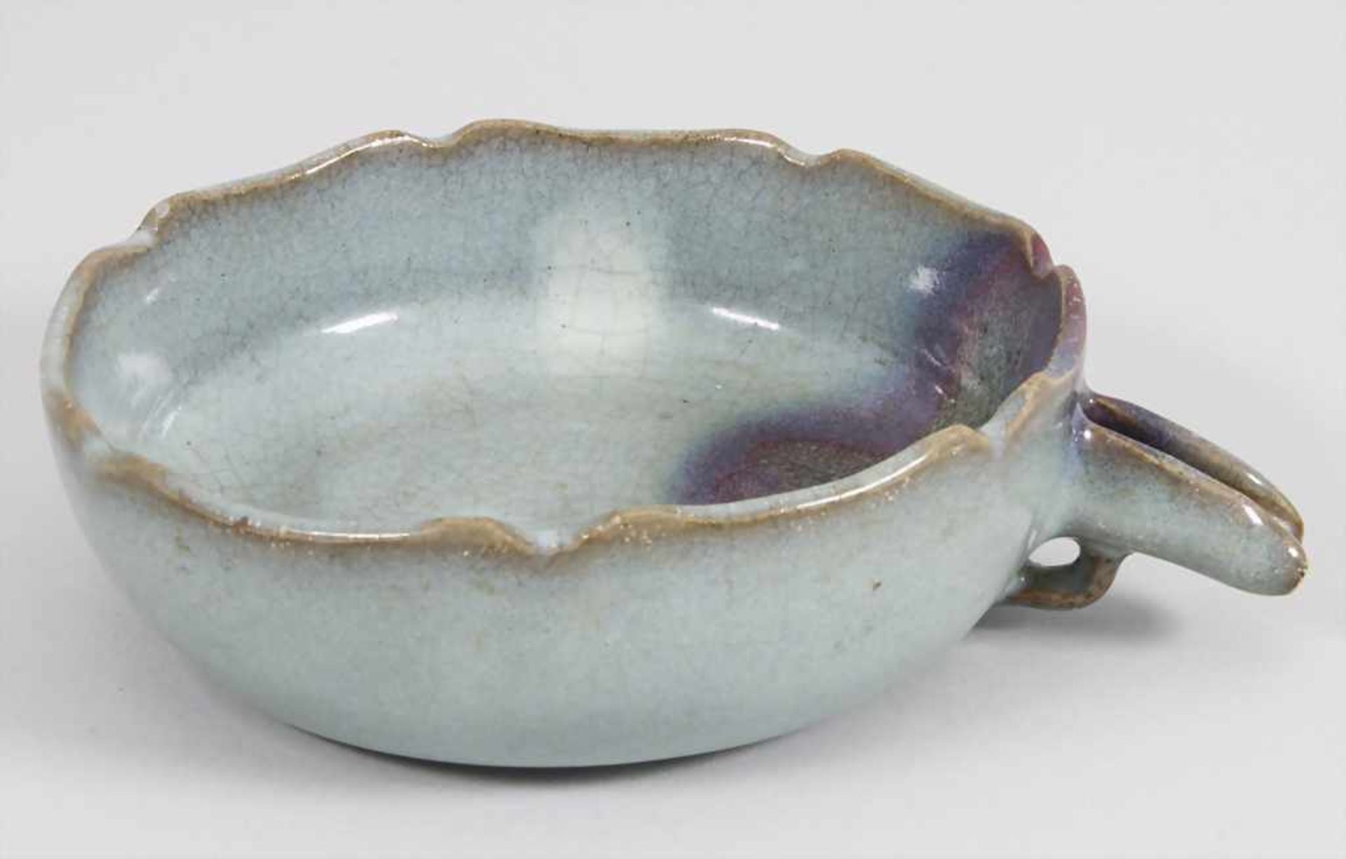 Seladon-Schale / A seladon bowl, China, wohl Yuan-Dynastie