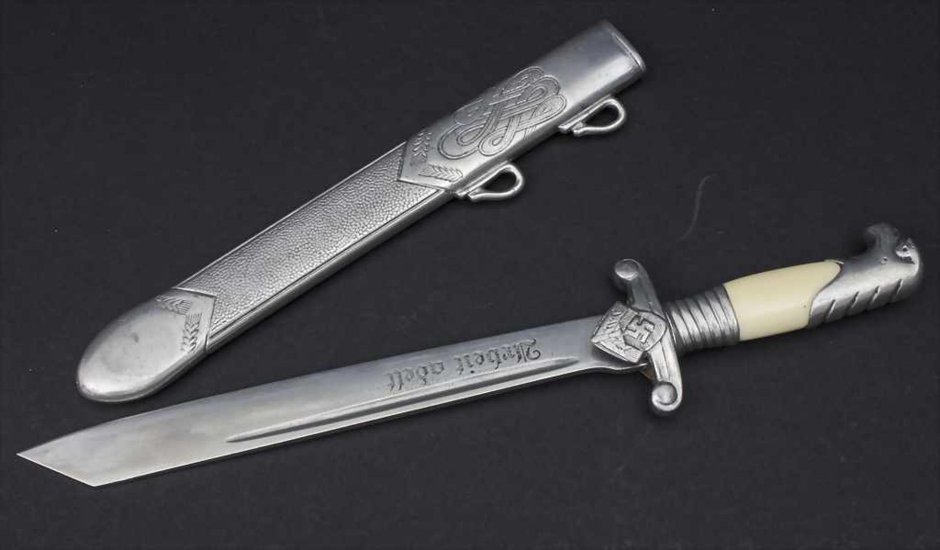 Miniatur des Dolchs 'Führer Reichsarbeitsdienst' / A miniature of a dagger, Drittes Reich