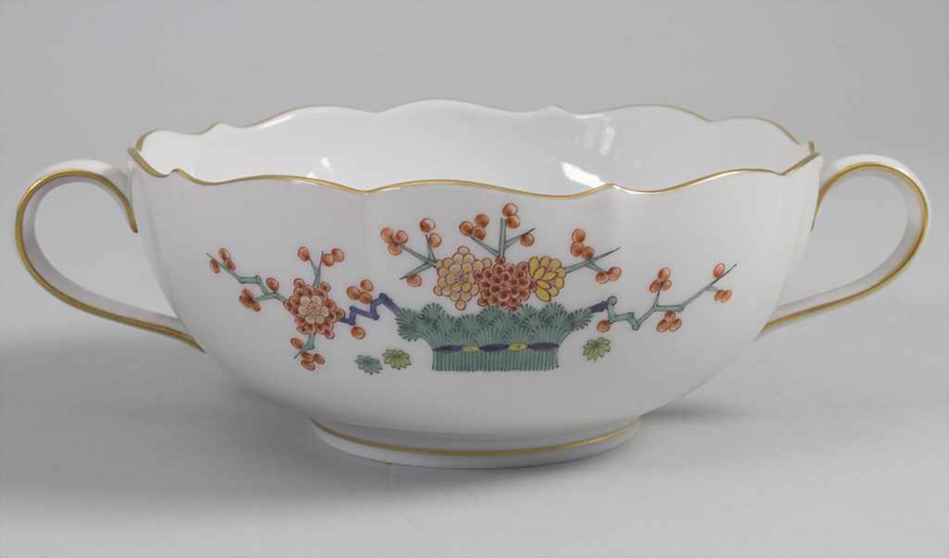 Suppentasse mit Unterteller / A soup bowl and plate with Kakiemon pattern, Meissen, 20. Jh. - Bild 7 aus 11