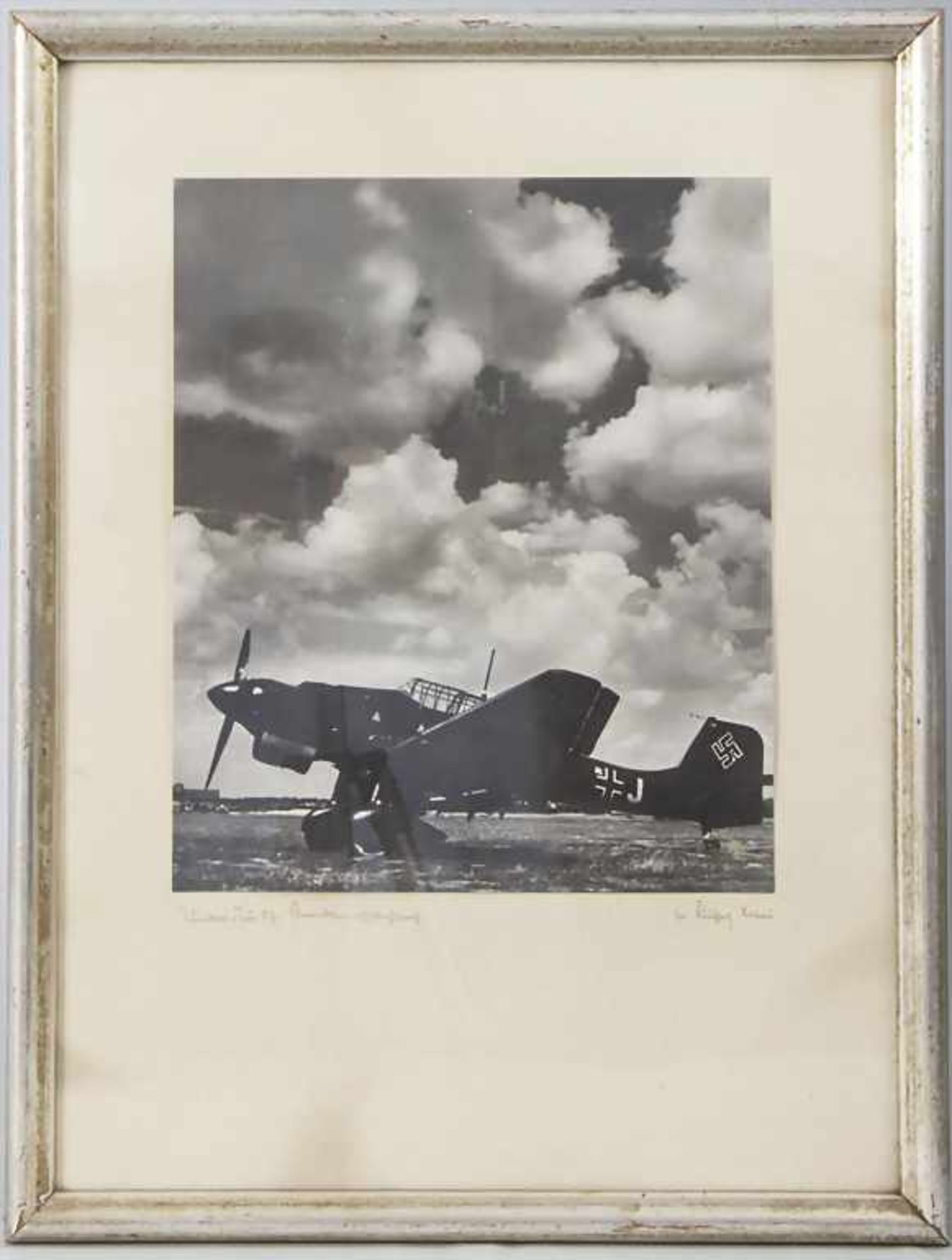Fotografie 'Sturzkampfflugzeug Junkers Ju 87' WK II / A photograph 'dive bomber Junkers Ju 87' WW - Bild 2 aus 2