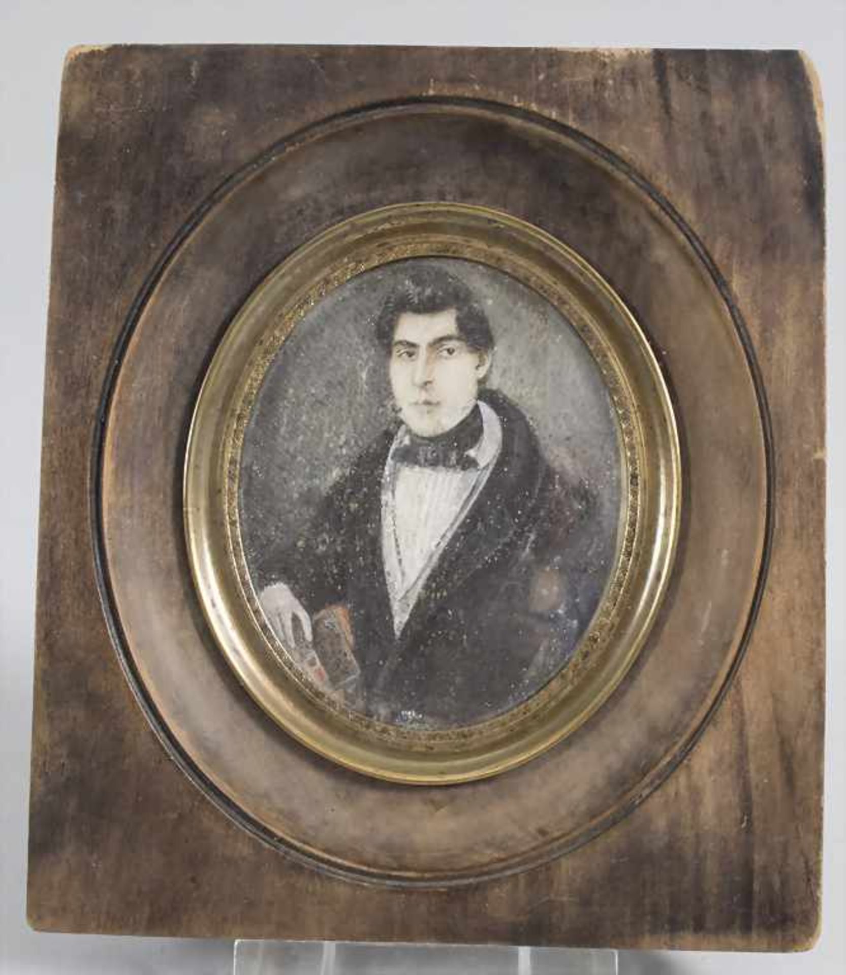 Miniatur Porträt eines Mannes mit Buch / A miniature portrait of a gentleman holding a book,